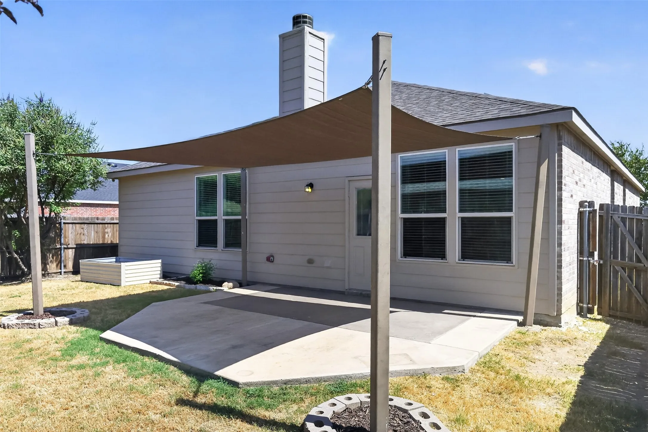 Single Family Residence For Sale in Tarrant County , 10005 Amosite Drive, Fort Worth, Texas 76131, 3 Bedroom, 2 Bathroom, 2 Garage spaces, 1,947 Sqft, built in 2016, mls#21331182, Real Estate Agent in Fort Worth, Homes For Sale in Tarrant county, Homes For Sale in Fort Worth, Realtor in Fort Worth Texas, Real Estate Brokerage Independent Realty Texas, Luminita Cordes Realtor