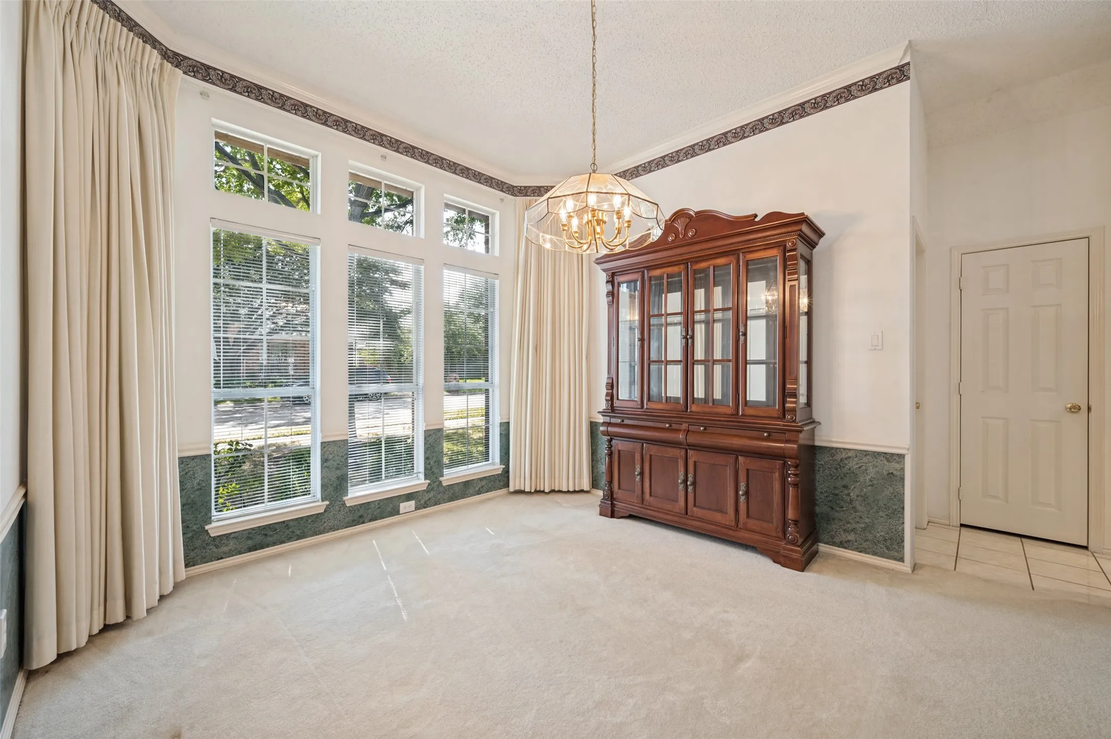 Single Family Residence For Sale in Collin County , 2710 Cheverny Drive, Mc Kinney, Texas 75070, 3 Bedroom, 2 Bathroom, 2 Garage spaces, 1,937 Sqft, built in 1994, mls#21385353, Real Estate Agent in Mc Kinney, Homes For Sale in Collin county, Homes For Sale in Mc Kinney, Realtor in Mc Kinney Texas, Real Estate Brokerage Independent Realty Texas, Luminita Cordes Realtor