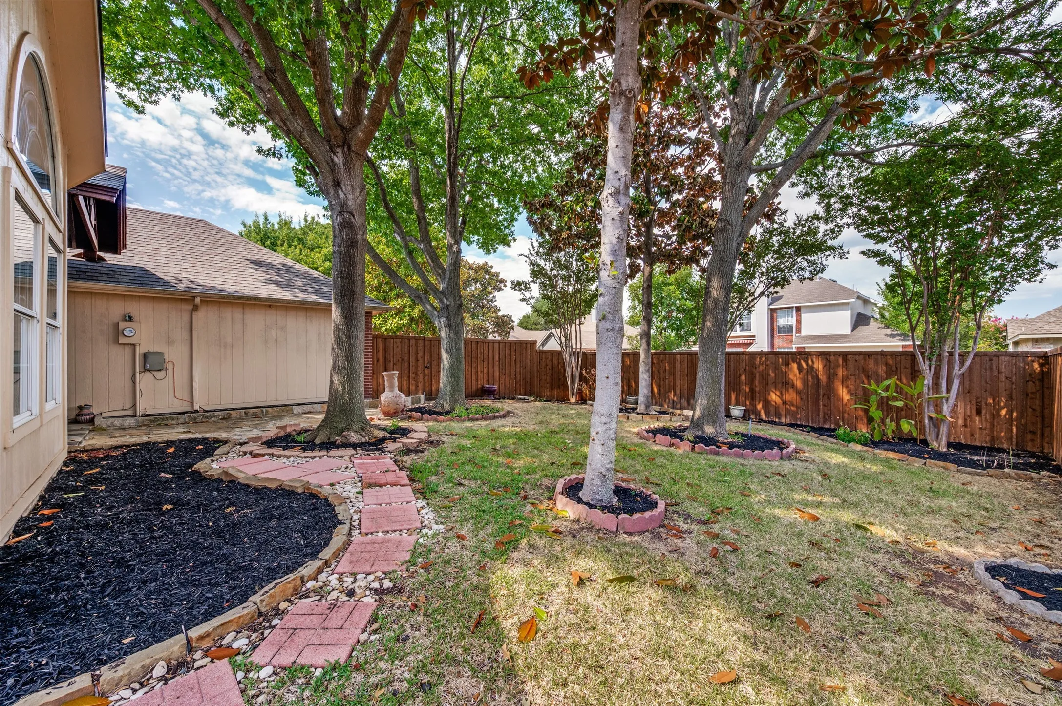 Single Family Residence For Sale in Collin County , 2710 Cheverny Drive, Mc Kinney, Texas 75070, 3 Bedroom, 2 Bathroom, 2 Garage spaces, 1,937 Sqft, built in 1994, mls#21385353, Real Estate Agent in Mc Kinney, Homes For Sale in Collin county, Homes For Sale in Mc Kinney, Realtor in Mc Kinney Texas, Real Estate Brokerage Independent Realty Texas, Luminita Cordes Realtor