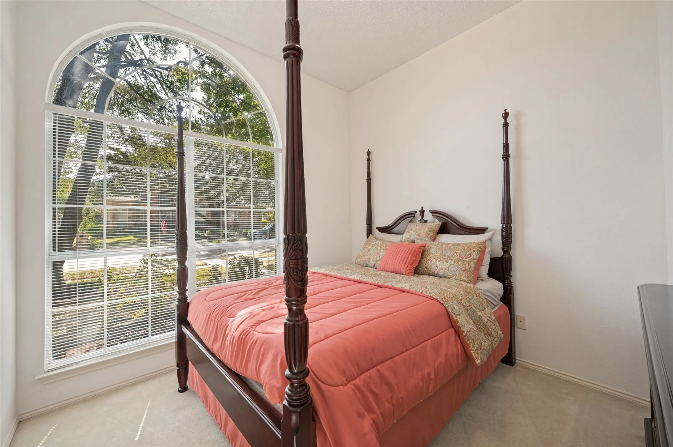 Single Family Residence For Sale in Collin County , 2710 Cheverny Drive, Mc Kinney, Texas 75070, 3 Bedroom, 2 Bathroom, 2 Garage spaces, 1,937 Sqft, built in 1994, mls#21385353, Real Estate Agent in Mc Kinney, Homes For Sale in Collin county, Homes For Sale in Mc Kinney, Realtor in Mc Kinney Texas, Real Estate Brokerage Independent Realty Texas, Luminita Cordes Realtor