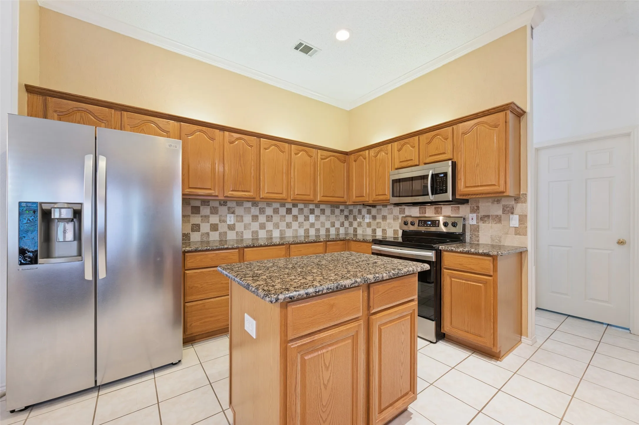Single Family Residence For Sale in Collin County , 2710 Cheverny Drive, Mc Kinney, Texas 75070, 3 Bedroom, 2 Bathroom, 2 Garage spaces, 1,937 Sqft, built in 1994, mls#21385353, Real Estate Agent in Mc Kinney, Homes For Sale in Collin county, Homes For Sale in Mc Kinney, Realtor in Mc Kinney Texas, Real Estate Brokerage Independent Realty Texas, Luminita Cordes Realtor