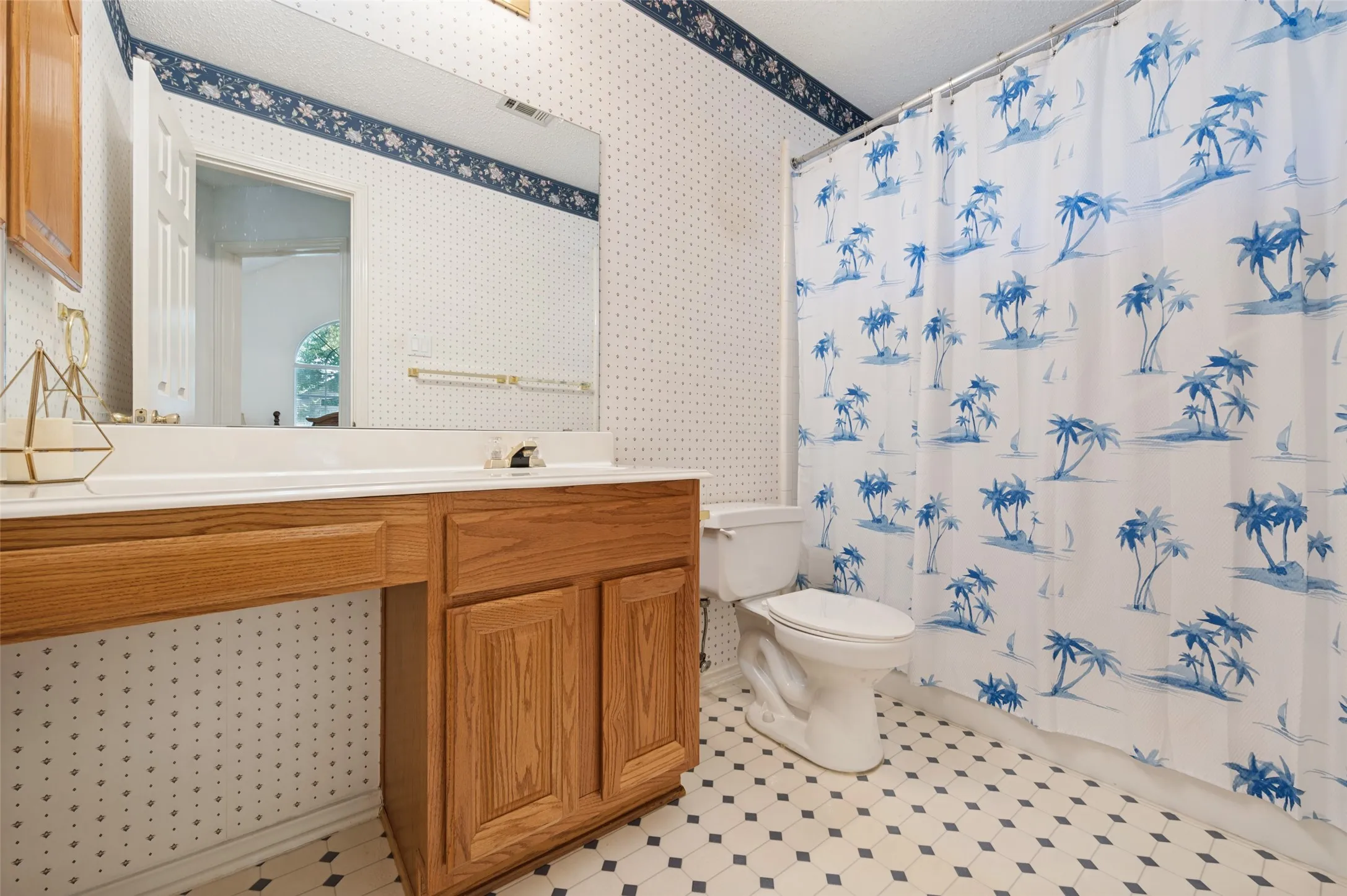 Single Family Residence For Sale in Collin County , 2710 Cheverny Drive, Mc Kinney, Texas 75070, 3 Bedroom, 2 Bathroom, 2 Garage spaces, 1,937 Sqft, built in 1994, mls#21385353, Real Estate Agent in Mc Kinney, Homes For Sale in Collin county, Homes For Sale in Mc Kinney, Realtor in Mc Kinney Texas, Real Estate Brokerage Independent Realty Texas, Luminita Cordes Realtor