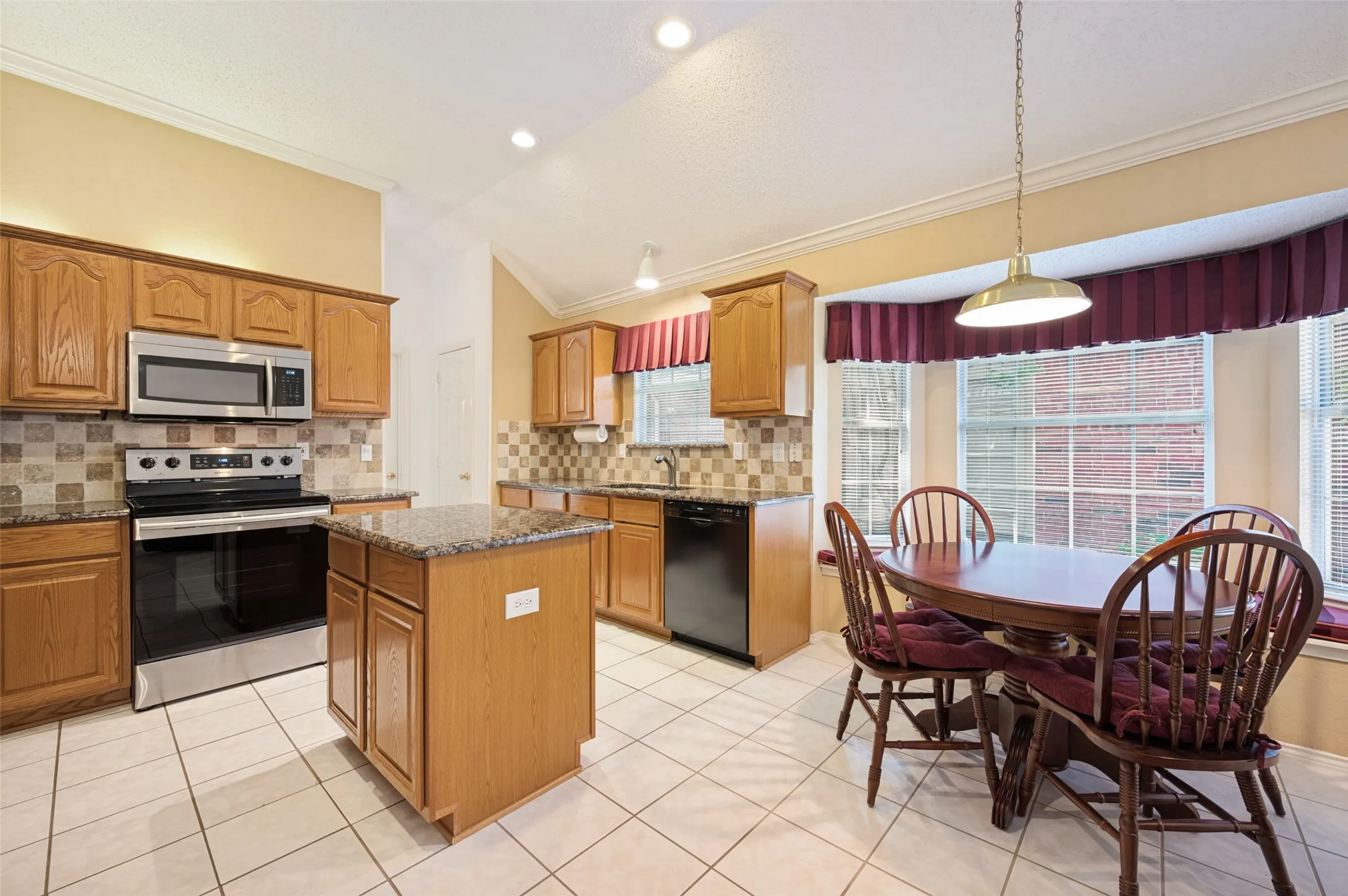 Single Family Residence For Sale in Collin County , 2710 Cheverny Drive, Mc Kinney, Texas 75070, 3 Bedroom, 2 Bathroom, 2 Garage spaces, 1,937 Sqft, built in 1994, mls#21385353, Real Estate Agent in Mc Kinney, Homes For Sale in Collin county, Homes For Sale in Mc Kinney, Realtor in Mc Kinney Texas, Real Estate Brokerage Independent Realty Texas, Luminita Cordes Realtor