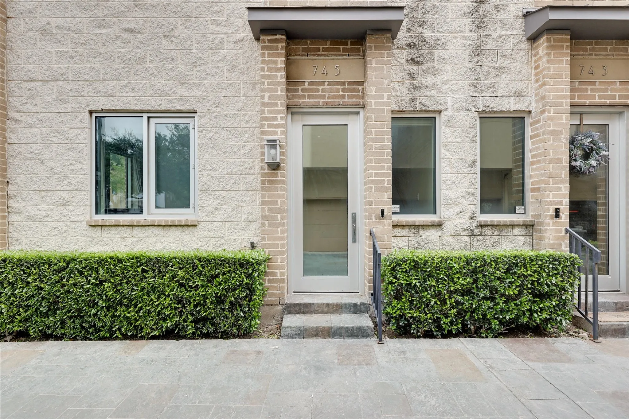 Townhouse For Rent in Dallas County , 745 Cannen John Lane, Dallas, Texas 75204, 2 Bedroom, 3 Bathroom, 2 Garage spaces, 1,799 Sqft, built in 2005, mls#21394707, Real Estate Agent in Dallas, Homes For Rent in Dallas county, Homes For Rent in Dallas, Realtor in Dallas Texas, Real Estate Brokerage Independent Realty Texas, Luminita Cordes Realtor
