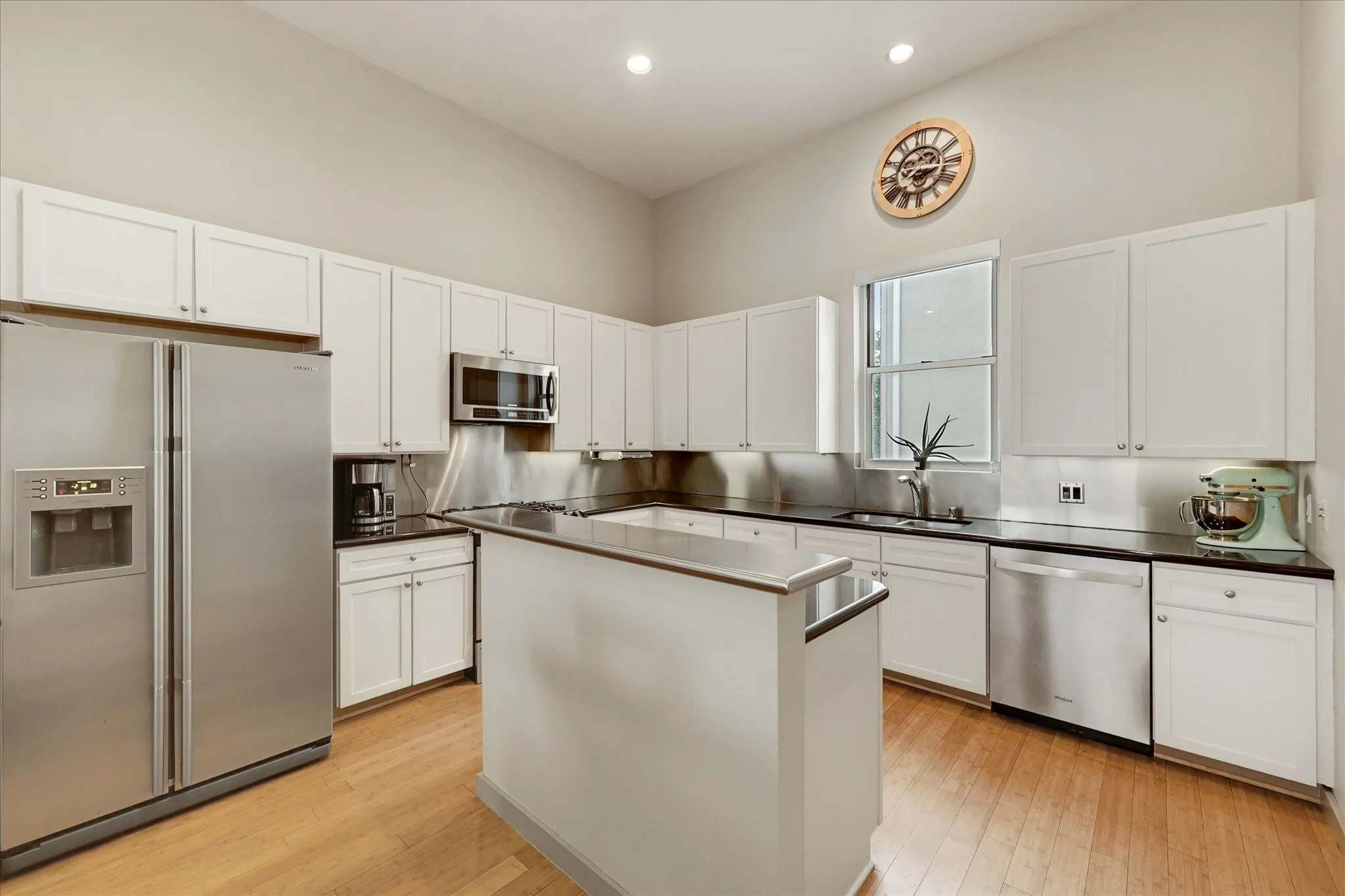 Townhouse For Rent in Dallas County , 745 Cannen John Lane, Dallas, Texas 75204, 2 Bedroom, 3 Bathroom, 2 Garage spaces, 1,799 Sqft, built in 2005, mls#21394707, Real Estate Agent in Dallas, Homes For Rent in Dallas county, Homes For Rent in Dallas, Realtor in Dallas Texas, Real Estate Brokerage Independent Realty Texas, Luminita Cordes Realtor