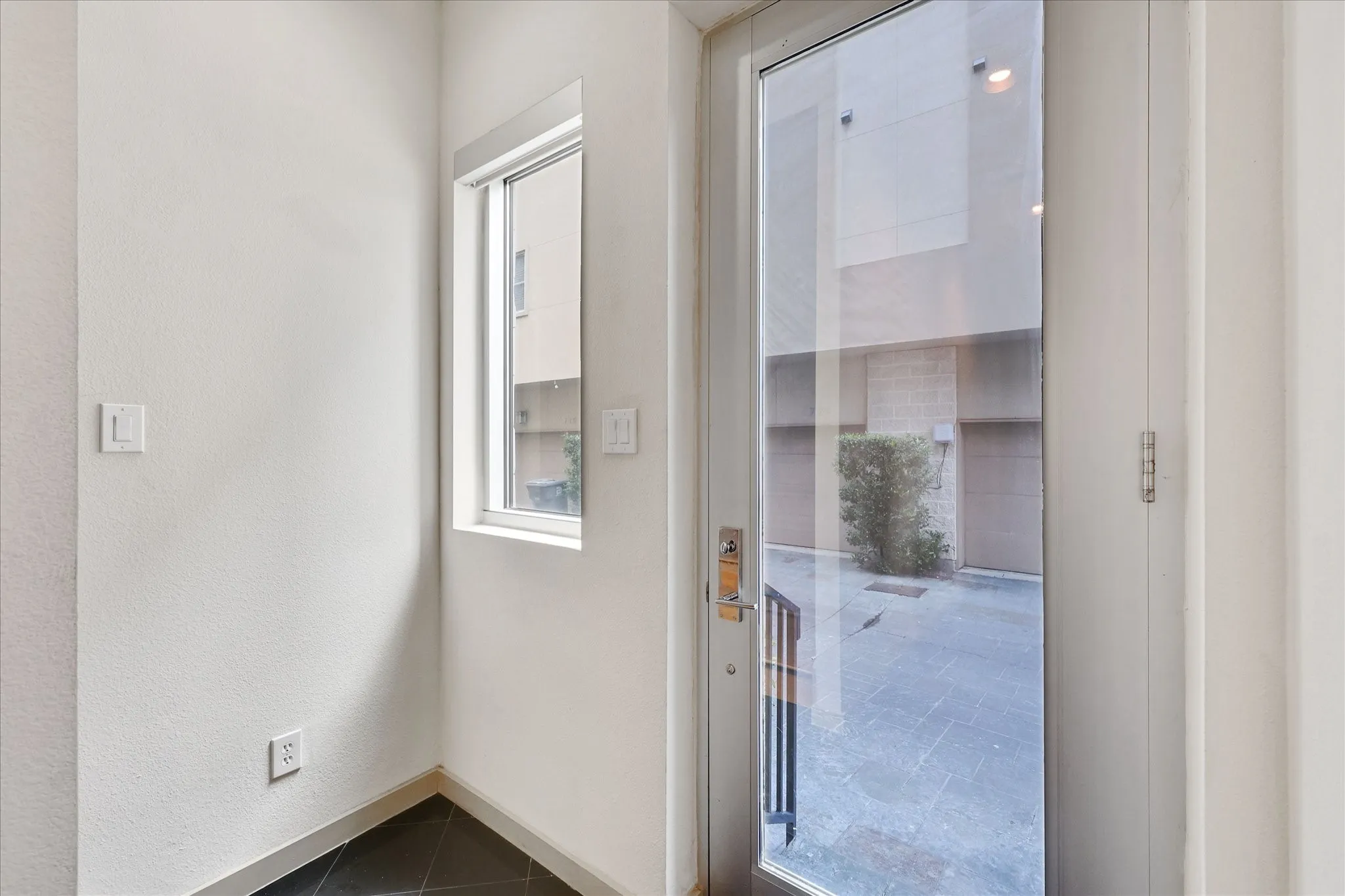 Townhouse For Rent in Dallas County , 745 Cannen John Lane, Dallas, Texas 75204, 2 Bedroom, 3 Bathroom, 2 Garage spaces, 1,799 Sqft, built in 2005, mls#21394707, Real Estate Agent in Dallas, Homes For Rent in Dallas county, Homes For Rent in Dallas, Realtor in Dallas Texas, Real Estate Brokerage Independent Realty Texas, Luminita Cordes Realtor
