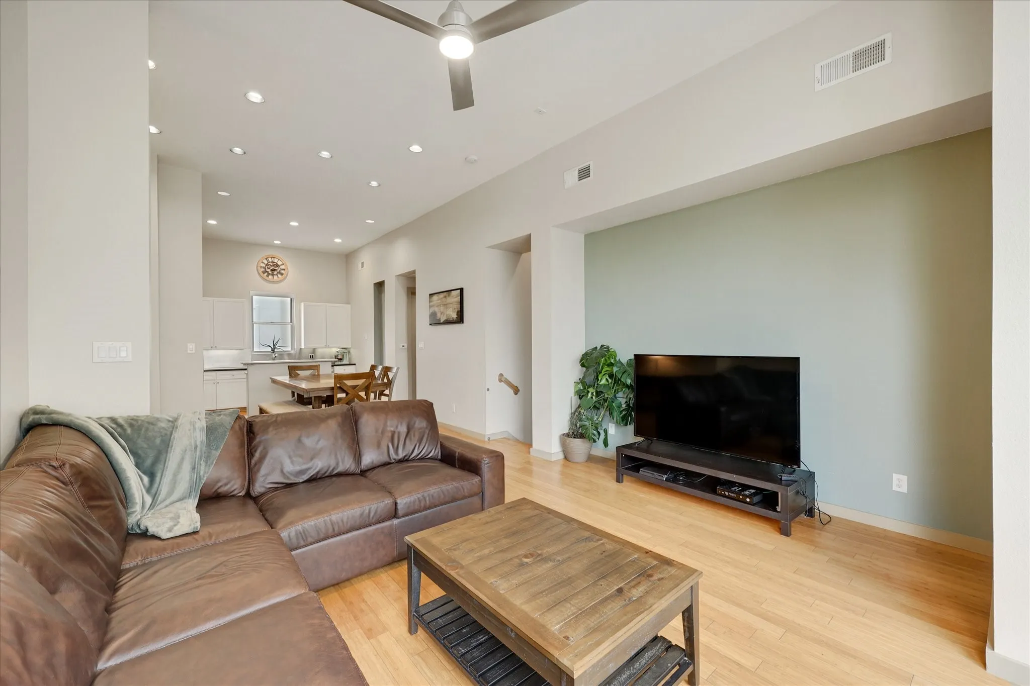 Townhouse For Rent in Dallas County , 745 Cannen John Lane, Dallas, Texas 75204, 2 Bedroom, 3 Bathroom, 2 Garage spaces, 1,799 Sqft, built in 2005, mls#21394707, Real Estate Agent in Dallas, Homes For Rent in Dallas county, Homes For Rent in Dallas, Realtor in Dallas Texas, Real Estate Brokerage Independent Realty Texas, Luminita Cordes Realtor