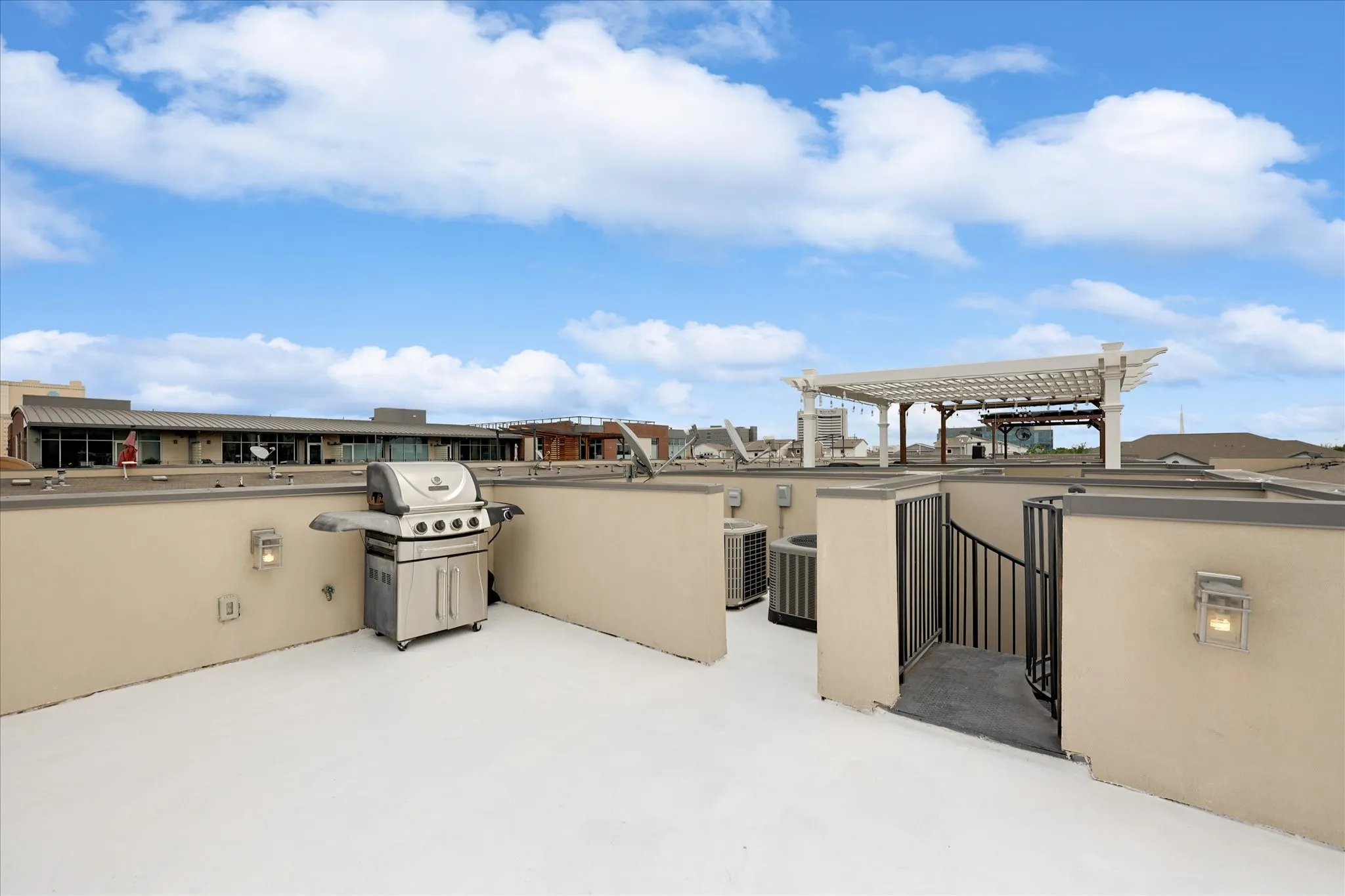 Townhouse For Rent in Dallas County , 745 Cannen John Lane, Dallas, Texas 75204, 2 Bedroom, 3 Bathroom, 2 Garage spaces, 1,799 Sqft, built in 2005, mls#21394707, Real Estate Agent in Dallas, Homes For Rent in Dallas county, Homes For Rent in Dallas, Realtor in Dallas Texas, Real Estate Brokerage Independent Realty Texas, Luminita Cordes Realtor