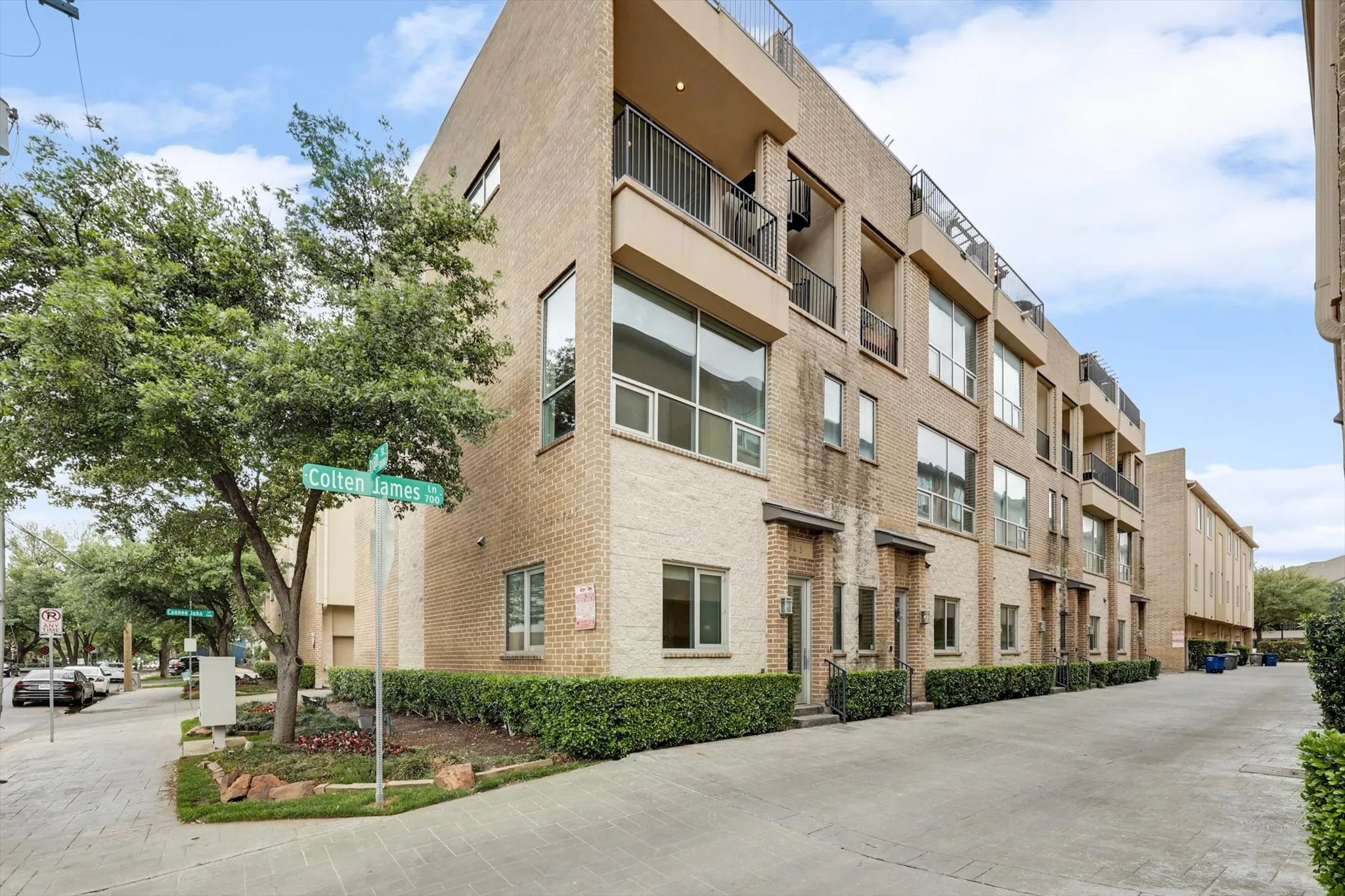 Townhouse For Rent in Dallas County , 745 Cannen John Lane, Dallas, Texas 75204, 2 Bedroom, 3 Bathroom, 2 Garage spaces, 1,799 Sqft, built in 2005, mls#21394707, Real Estate Agent in Dallas, Homes For Rent in Dallas county, Homes For Rent in Dallas, Realtor in Dallas Texas, Real Estate Brokerage Independent Realty Texas, Luminita Cordes Realtor