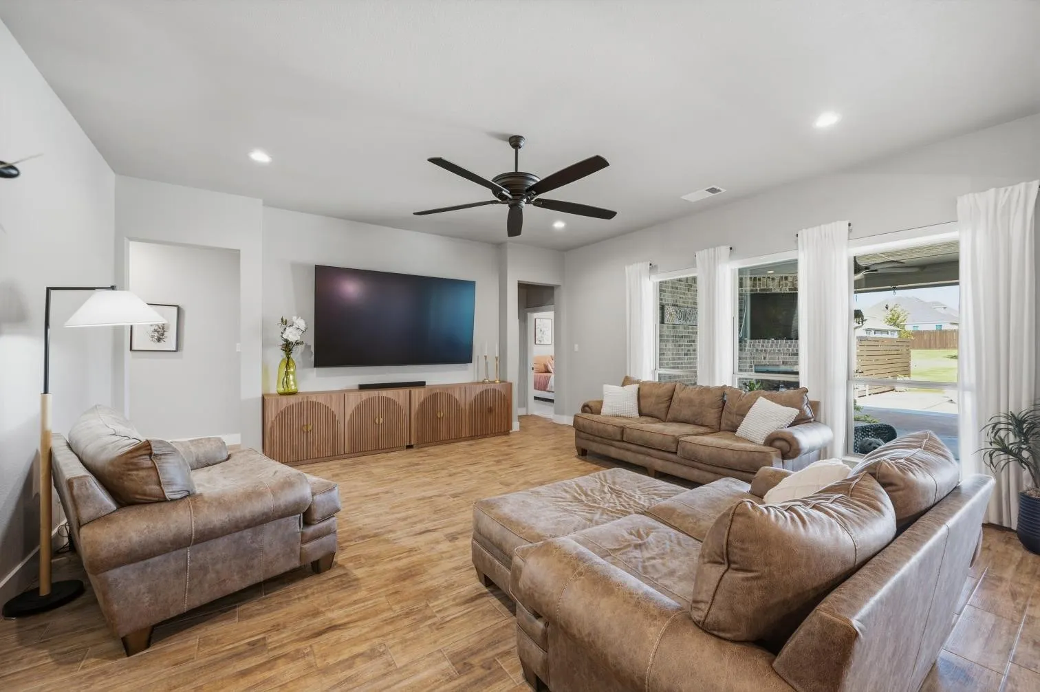 Single Family Residence For Sale in Johnson County , 110 Oak View Drive, Godley, Texas 76044, 4 Bedroom, 3 Bathroom, 2 Garage spaces, 2,314 Sqft, built in 2021, mls#21391363, Real Estate Agent in Godley, Homes For Sale in Johnson county, Homes For Sale in Godley, Realtor in Godley Texas, Real Estate Brokerage Independent Realty Texas, Luminita Cordes Realtor