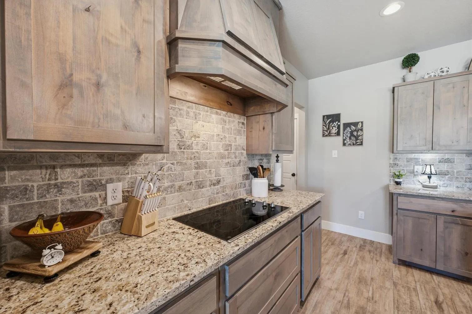 Single Family Residence For Sale in Johnson County , 110 Oak View Drive, Godley, Texas 76044, 4 Bedroom, 3 Bathroom, 2 Garage spaces, 2,314 Sqft, built in 2021, mls#21391363, Real Estate Agent in Godley, Homes For Sale in Johnson county, Homes For Sale in Godley, Realtor in Godley Texas, Real Estate Brokerage Independent Realty Texas, Luminita Cordes Realtor