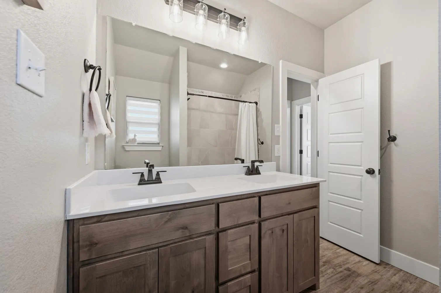 Single Family Residence For Sale in Johnson County , 110 Oak View Drive, Godley, Texas 76044, 4 Bedroom, 3 Bathroom, 2 Garage spaces, 2,314 Sqft, built in 2021, mls#21391363, Real Estate Agent in Godley, Homes For Sale in Johnson county, Homes For Sale in Godley, Realtor in Godley Texas, Real Estate Brokerage Independent Realty Texas, Luminita Cordes Realtor