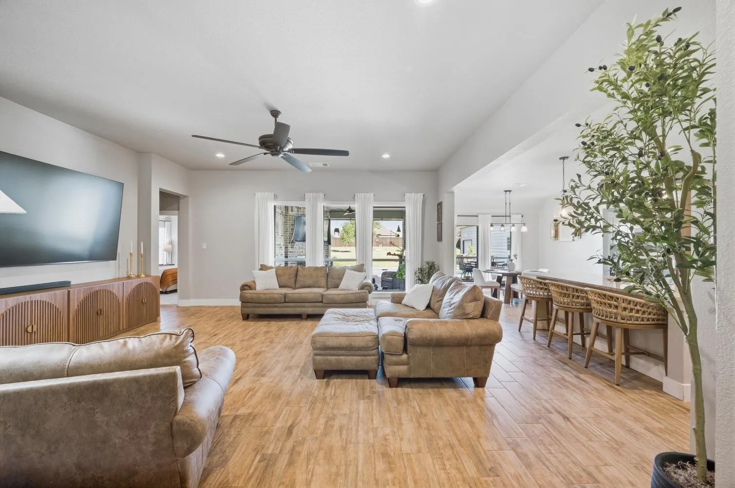 Single Family Residence For Sale in Johnson County , 110 Oak View Drive, Godley, Texas 76044, 4 Bedroom, 3 Bathroom, 2 Garage spaces, 2,314 Sqft, built in 2021, mls#21391363, Real Estate Agent in Godley, Homes For Sale in Johnson county, Homes For Sale in Godley, Realtor in Godley Texas, Real Estate Brokerage Independent Realty Texas, Luminita Cordes Realtor