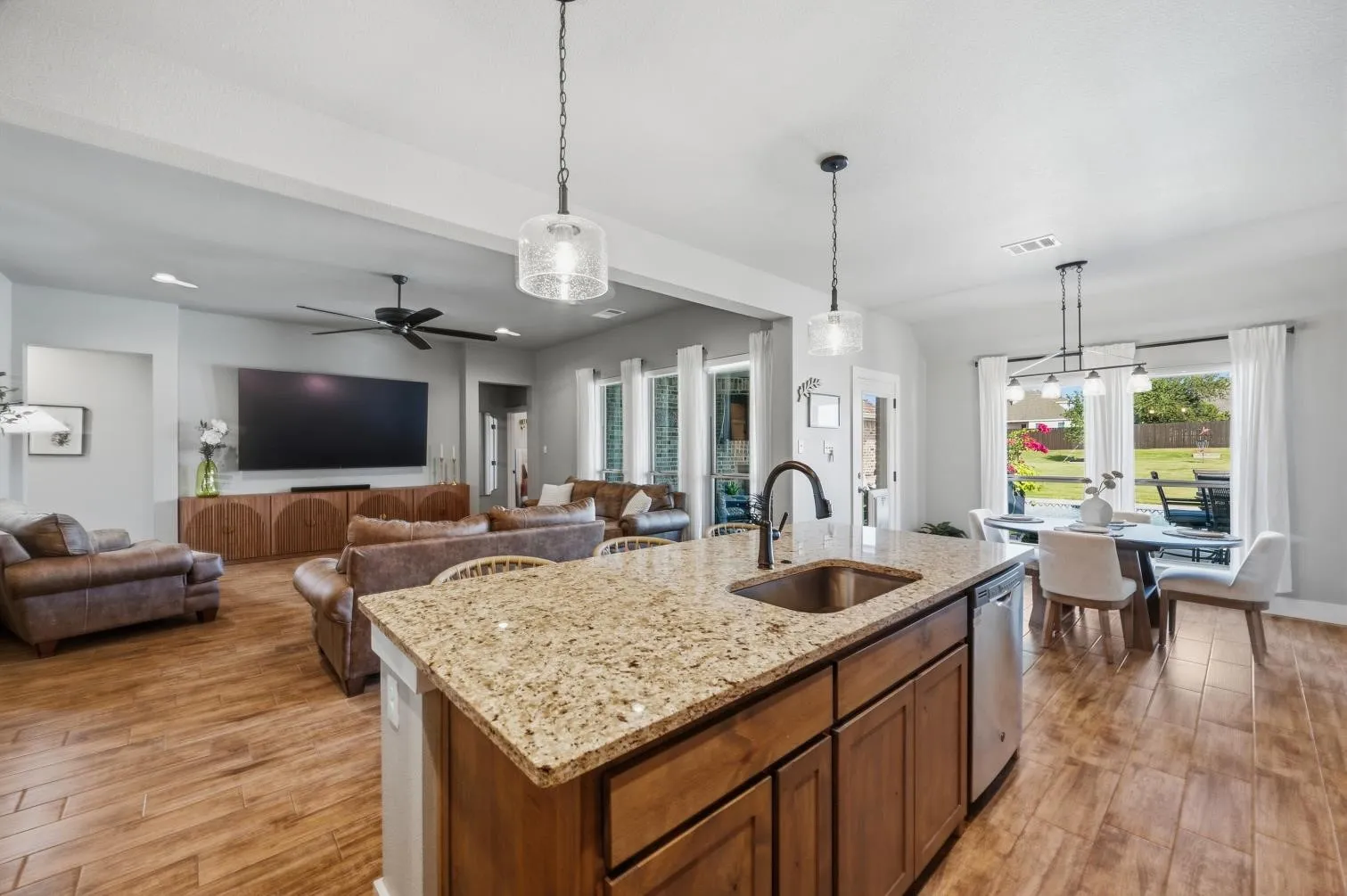 Single Family Residence For Sale in Johnson County , 110 Oak View Drive, Godley, Texas 76044, 4 Bedroom, 3 Bathroom, 2 Garage spaces, 2,314 Sqft, built in 2021, mls#21391363, Real Estate Agent in Godley, Homes For Sale in Johnson county, Homes For Sale in Godley, Realtor in Godley Texas, Real Estate Brokerage Independent Realty Texas, Luminita Cordes Realtor