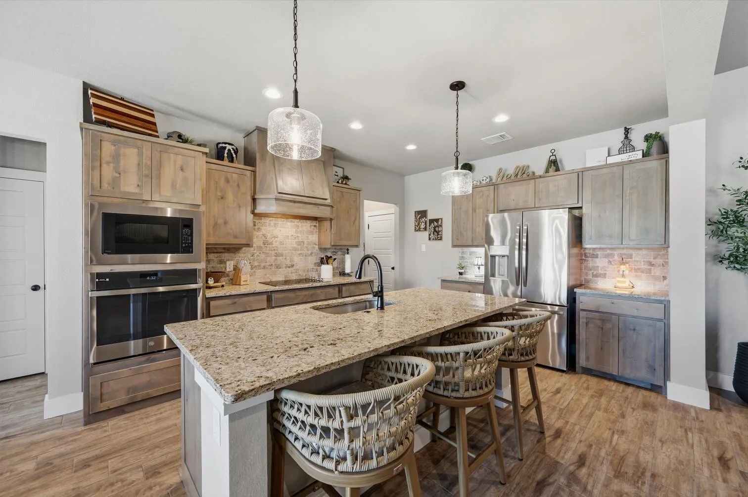 Single Family Residence For Sale in Johnson County , 110 Oak View Drive, Godley, Texas 76044, 4 Bedroom, 3 Bathroom, 2 Garage spaces, 2,314 Sqft, built in 2021, mls#21391363, Real Estate Agent in Godley, Homes For Sale in Johnson county, Homes For Sale in Godley, Realtor in Godley Texas, Real Estate Brokerage Independent Realty Texas, Luminita Cordes Realtor