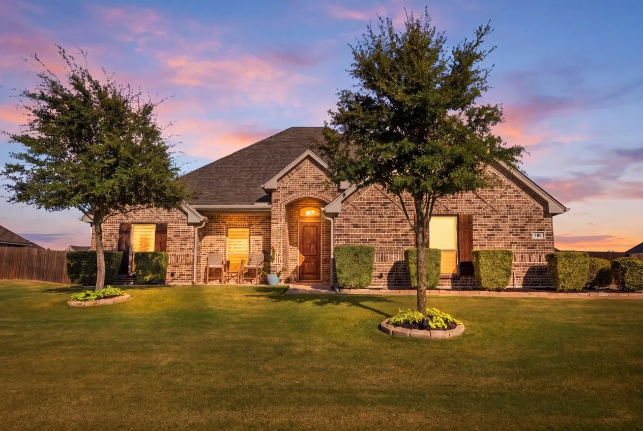 Single Family Residence For Sale in Johnson County , 110 Oak View Drive, Godley, Texas 76044, 4 Bedroom, 3 Bathroom, 2 Garage spaces, 2,314 Sqft, built in 2021, mls#21391363, Real Estate Agent in Godley, Homes For Sale in Johnson county, Homes For Sale in Godley, Realtor in Godley Texas, Real Estate Brokerage Independent Realty Texas, Luminita Cordes Realtor