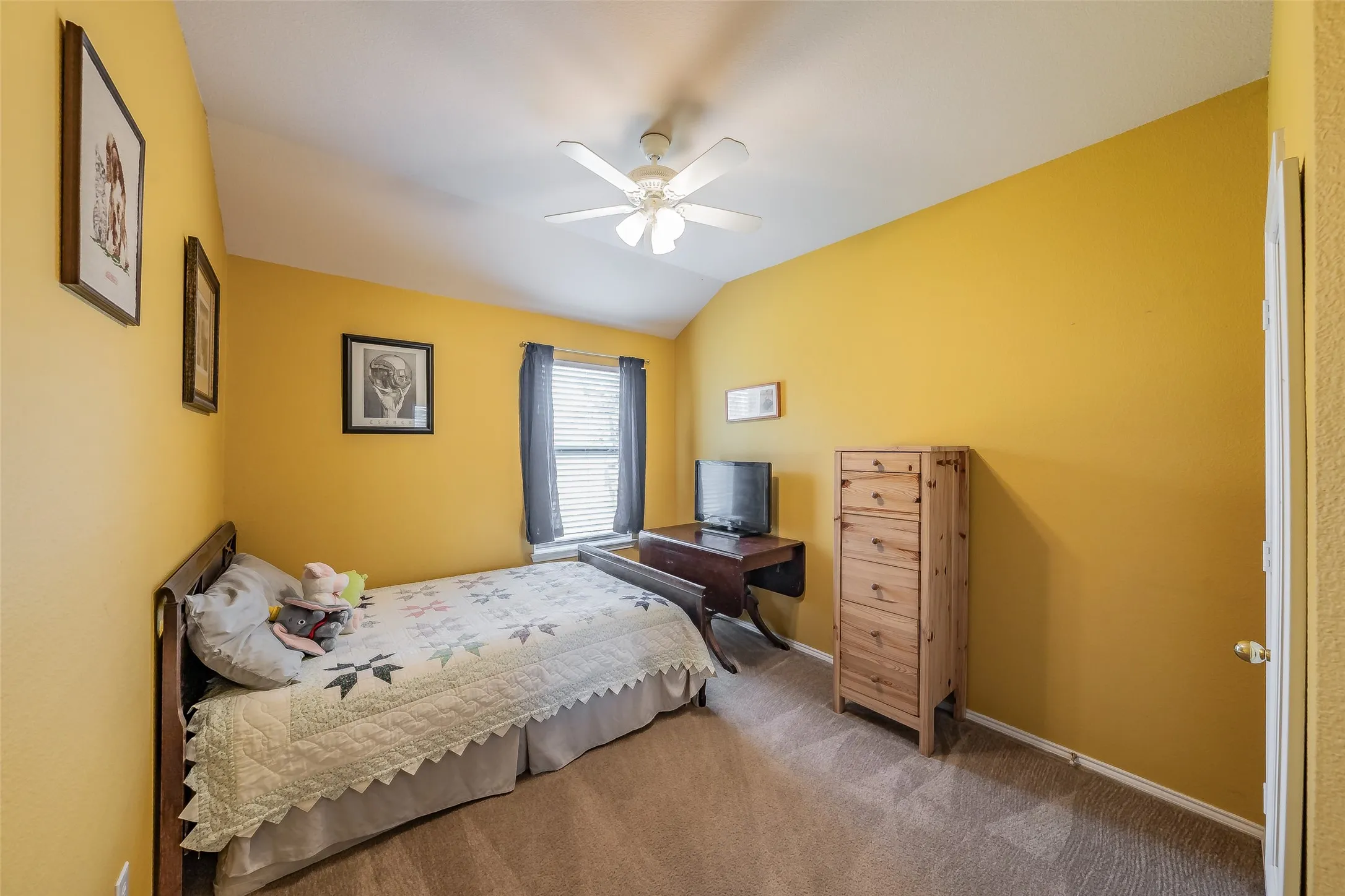 Single Family Residence For Sale in Tarrant County , 8532 Cactus Patch Way, Fort Worth, Texas 76131, 3 Bedroom, 2 Bathroom, 2 Garage spaces, 1,868 Sqft, built in 2006, mls#21394568, Real Estate Agent in Fort Worth, Homes For Sale in Tarrant county, Homes For Sale in Fort Worth, Realtor in Fort Worth Texas, Real Estate Brokerage Independent Realty Texas, Luminita Cordes Realtor