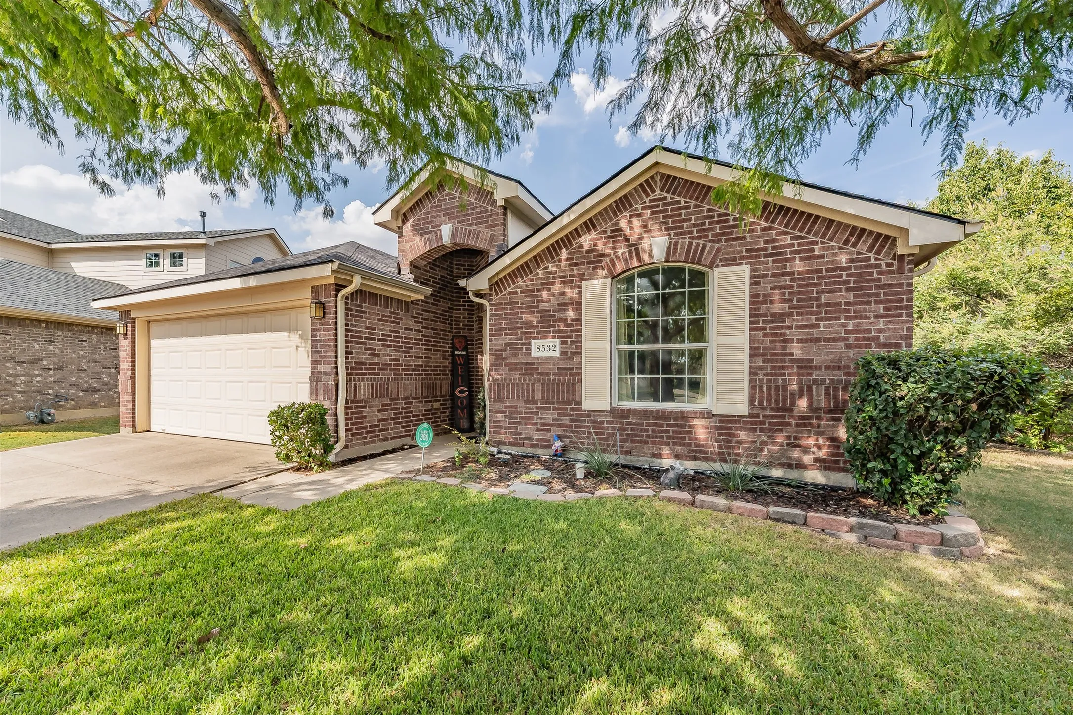 Single Family Residence For Sale in Tarrant County , 8532 Cactus Patch Way, Fort Worth, Texas 76131, 3 Bedroom, 2 Bathroom, 2 Garage spaces, 1,868 Sqft, built in 2006, mls#21394568, Real Estate Agent in Fort Worth, Homes For Sale in Tarrant county, Homes For Sale in Fort Worth, Realtor in Fort Worth Texas, Real Estate Brokerage Independent Realty Texas, Luminita Cordes Realtor