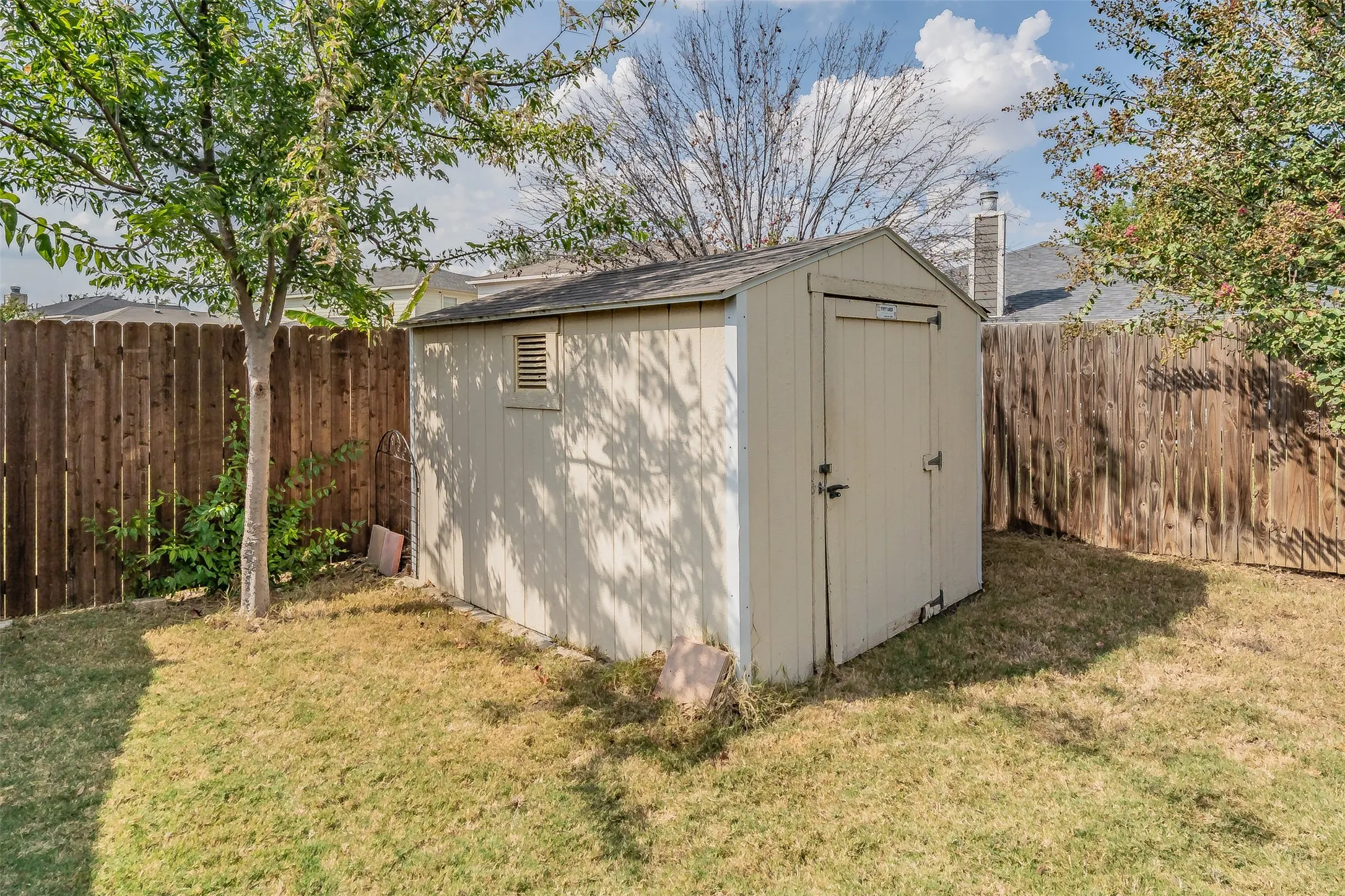 Single Family Residence For Sale in Tarrant County , 8532 Cactus Patch Way, Fort Worth, Texas 76131, 3 Bedroom, 2 Bathroom, 2 Garage spaces, 1,868 Sqft, built in 2006, mls#21394568, Real Estate Agent in Fort Worth, Homes For Sale in Tarrant county, Homes For Sale in Fort Worth, Realtor in Fort Worth Texas, Real Estate Brokerage Independent Realty Texas, Luminita Cordes Realtor