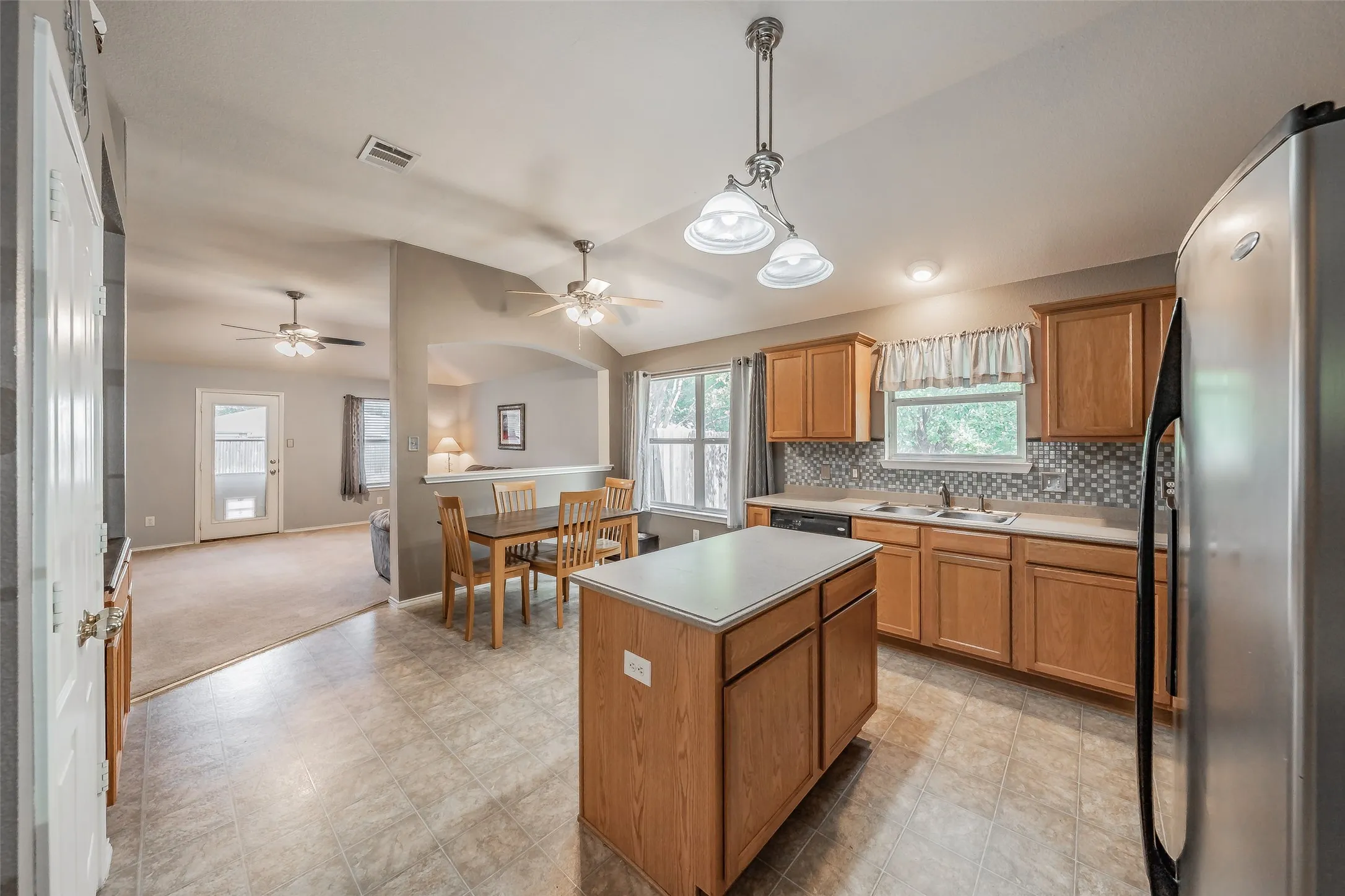 Single Family Residence For Sale in Tarrant County , 8532 Cactus Patch Way, Fort Worth, Texas 76131, 3 Bedroom, 2 Bathroom, 2 Garage spaces, 1,868 Sqft, built in 2006, mls#21394568, Real Estate Agent in Fort Worth, Homes For Sale in Tarrant county, Homes For Sale in Fort Worth, Realtor in Fort Worth Texas, Real Estate Brokerage Independent Realty Texas, Luminita Cordes Realtor