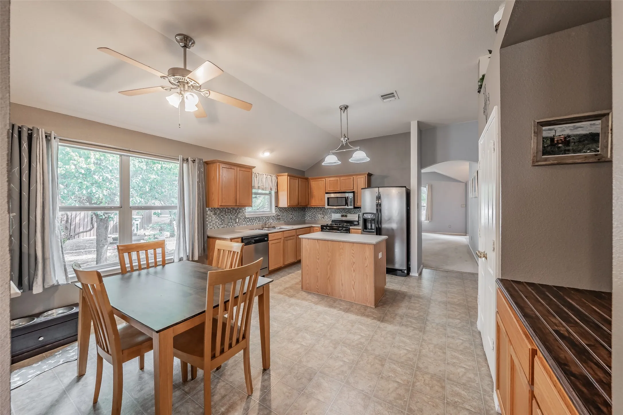 Single Family Residence For Sale in Tarrant County , 8532 Cactus Patch Way, Fort Worth, Texas 76131, 3 Bedroom, 2 Bathroom, 2 Garage spaces, 1,868 Sqft, built in 2006, mls#21394568, Real Estate Agent in Fort Worth, Homes For Sale in Tarrant county, Homes For Sale in Fort Worth, Realtor in Fort Worth Texas, Real Estate Brokerage Independent Realty Texas, Luminita Cordes Realtor