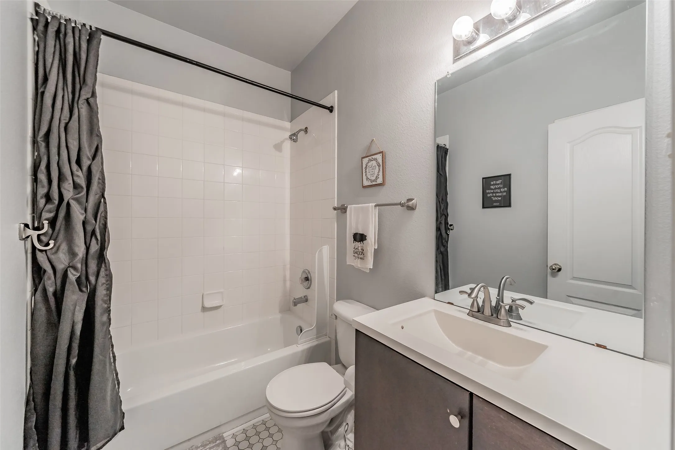 Single Family Residence For Sale in Tarrant County , 8532 Cactus Patch Way, Fort Worth, Texas 76131, 3 Bedroom, 2 Bathroom, 2 Garage spaces, 1,868 Sqft, built in 2006, mls#21394568, Real Estate Agent in Fort Worth, Homes For Sale in Tarrant county, Homes For Sale in Fort Worth, Realtor in Fort Worth Texas, Real Estate Brokerage Independent Realty Texas, Luminita Cordes Realtor