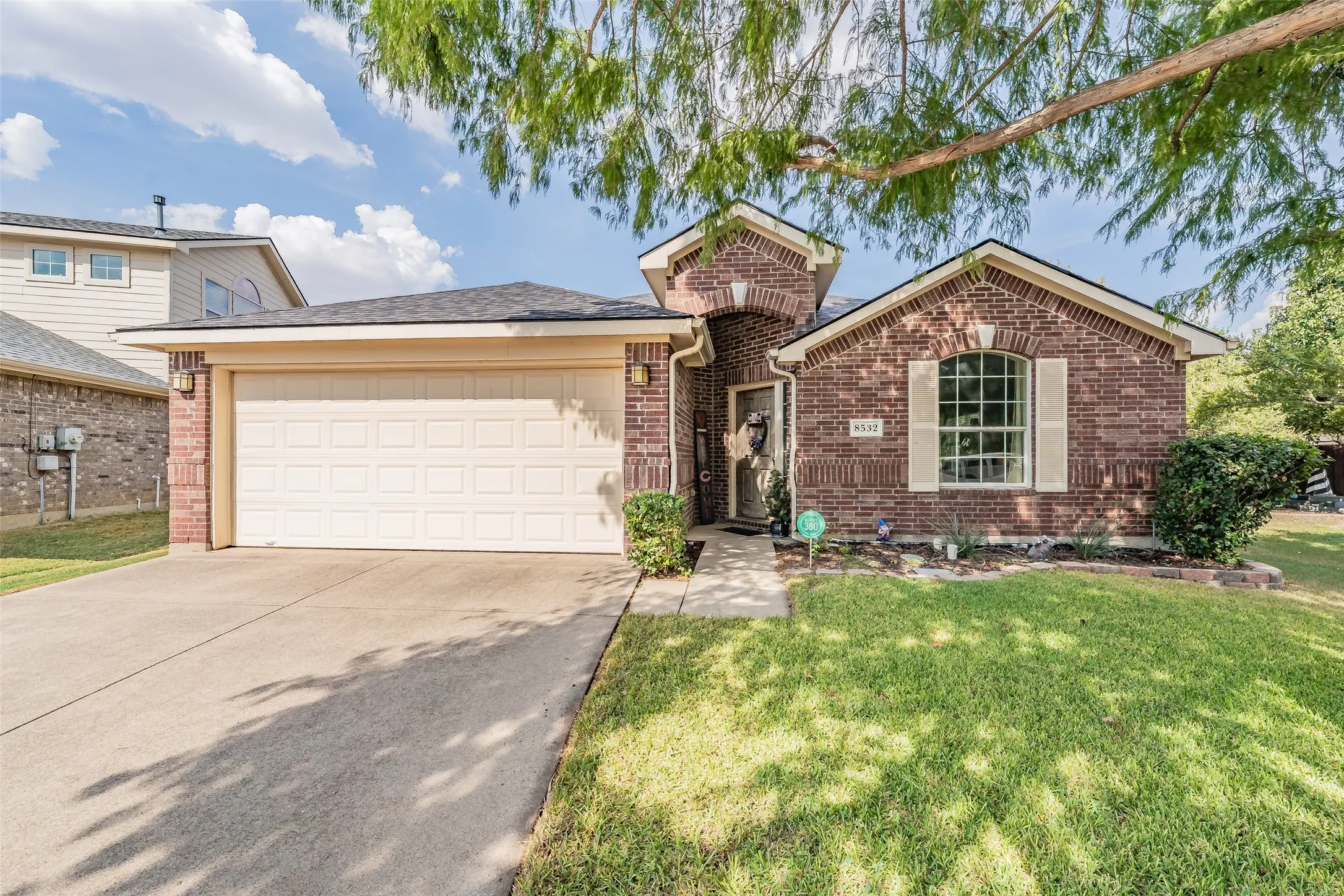 Single Family Residence For Sale in Tarrant County , 8532 Cactus Patch Way, Fort Worth, Texas 76131, 3 Bedroom, 2 Bathroom, 2 Garage spaces, 1,868 Sqft, built in 2006, mls#21394568, Real Estate Agent in Fort Worth, Homes For Sale in Tarrant county, Homes For Sale in Fort Worth, Realtor in Fort Worth Texas, Real Estate Brokerage Independent Realty Texas, Luminita Cordes Realtor