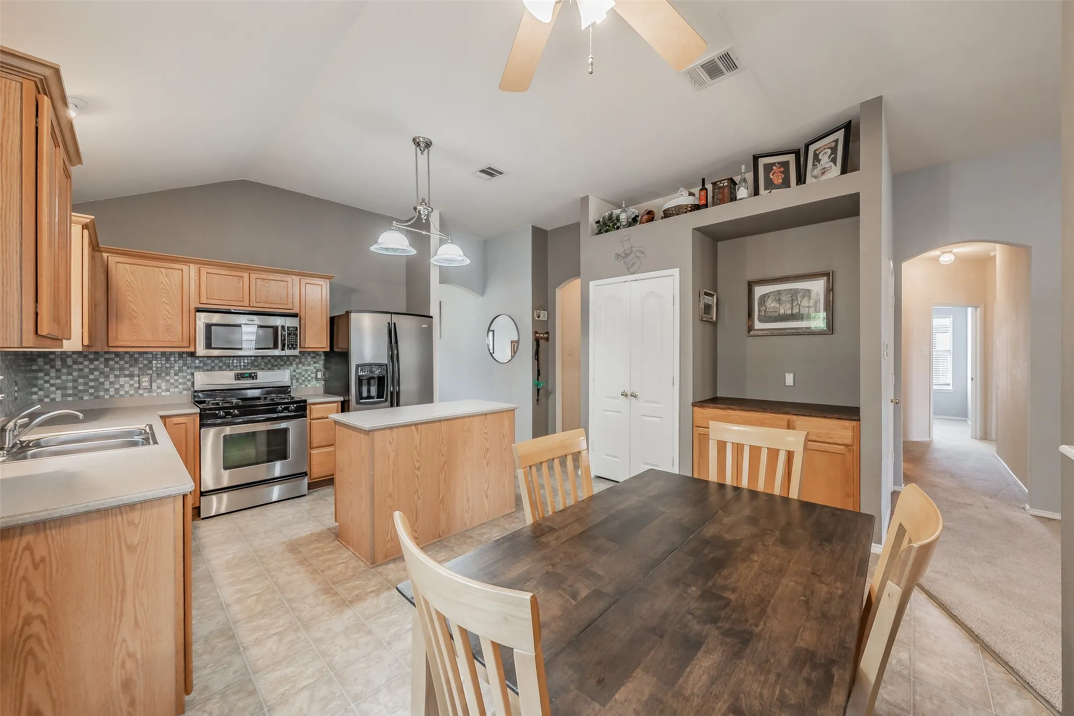 Single Family Residence For Sale in Tarrant County , 8532 Cactus Patch Way, Fort Worth, Texas 76131, 3 Bedroom, 2 Bathroom, 2 Garage spaces, 1,868 Sqft, built in 2006, mls#21394568, Real Estate Agent in Fort Worth, Homes For Sale in Tarrant county, Homes For Sale in Fort Worth, Realtor in Fort Worth Texas, Real Estate Brokerage Independent Realty Texas, Luminita Cordes Realtor
