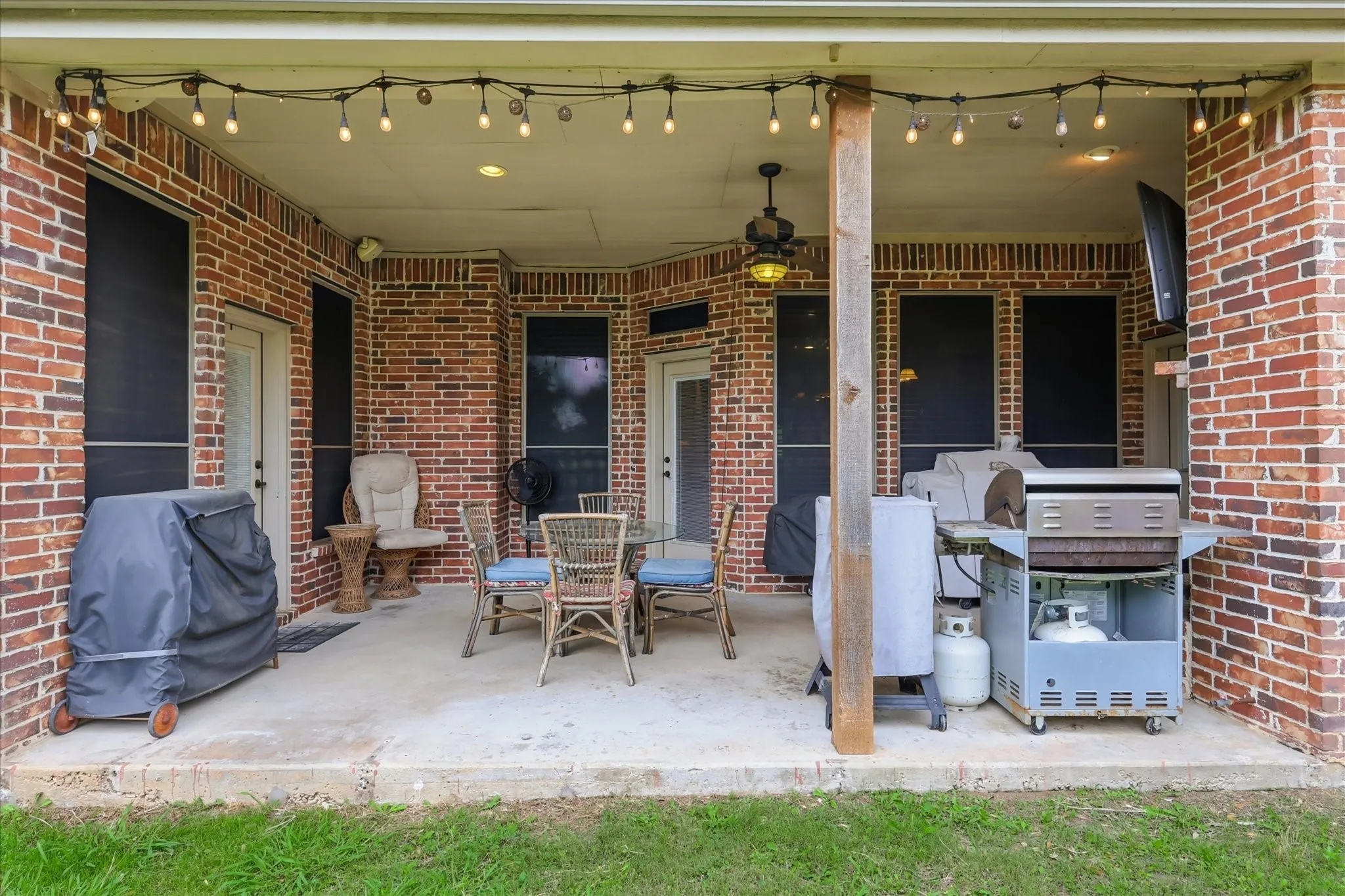 Single Family Residence For Sale in Parker County , 150 Blacktail Lane, Azle, Texas 76020, 4 Bedroom, 3 Bathroom, 6 Garage spaces, 3,089 Sqft, built in 2005, mls#21384039, Real Estate Agent in Azle, Homes For Sale in Parker county, Homes For Sale in Azle, Realtor in Azle Texas, Real Estate Brokerage Independent Realty Texas, Luminita Cordes Realtor