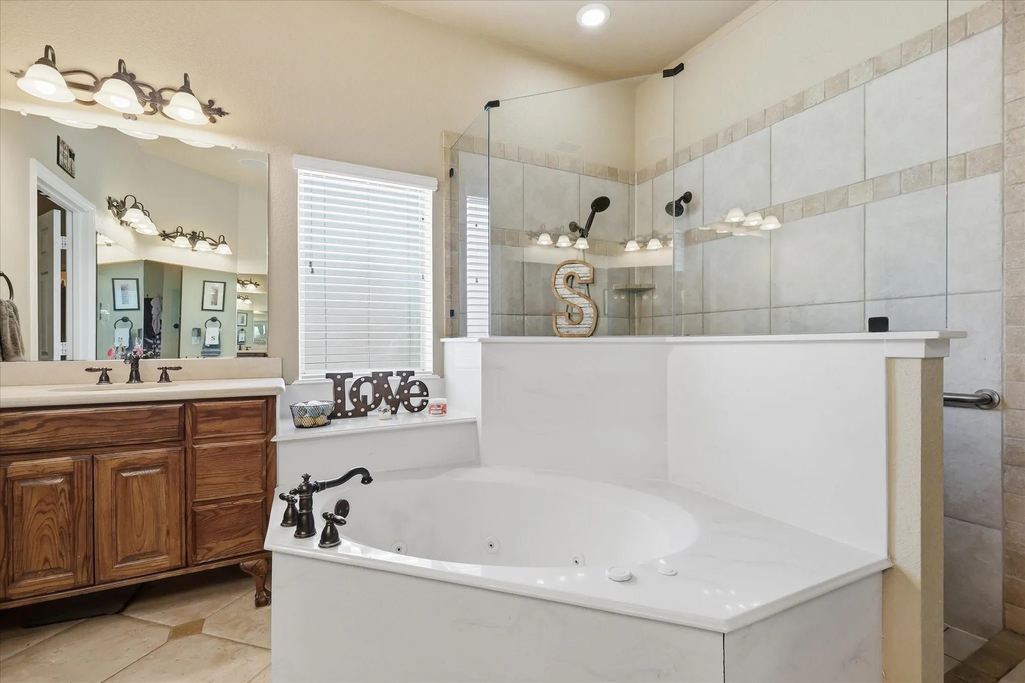 Single Family Residence For Sale in Parker County , 150 Blacktail Lane, Azle, Texas 76020, 4 Bedroom, 3 Bathroom, 6 Garage spaces, 3,089 Sqft, built in 2005, mls#21384039, Real Estate Agent in Azle, Homes For Sale in Parker county, Homes For Sale in Azle, Realtor in Azle Texas, Real Estate Brokerage Independent Realty Texas, Luminita Cordes Realtor