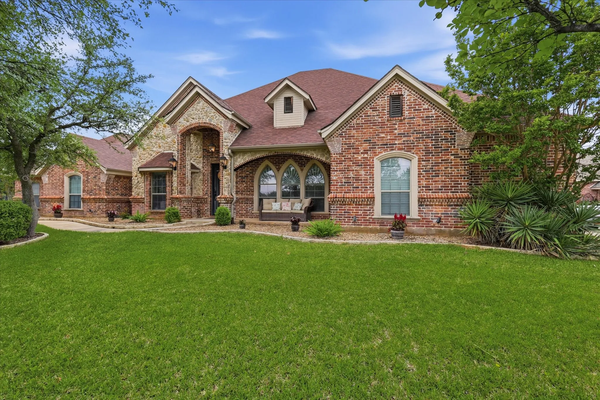 Single Family Residence For Sale in Parker County , 150 Blacktail Lane, Azle, Texas 76020, 4 Bedroom, 3 Bathroom, 6 Garage spaces, 3,089 Sqft, built in 2005, mls#21384039, Real Estate Agent in Azle, Homes For Sale in Parker county, Homes For Sale in Azle, Realtor in Azle Texas, Real Estate Brokerage Independent Realty Texas, Luminita Cordes Realtor