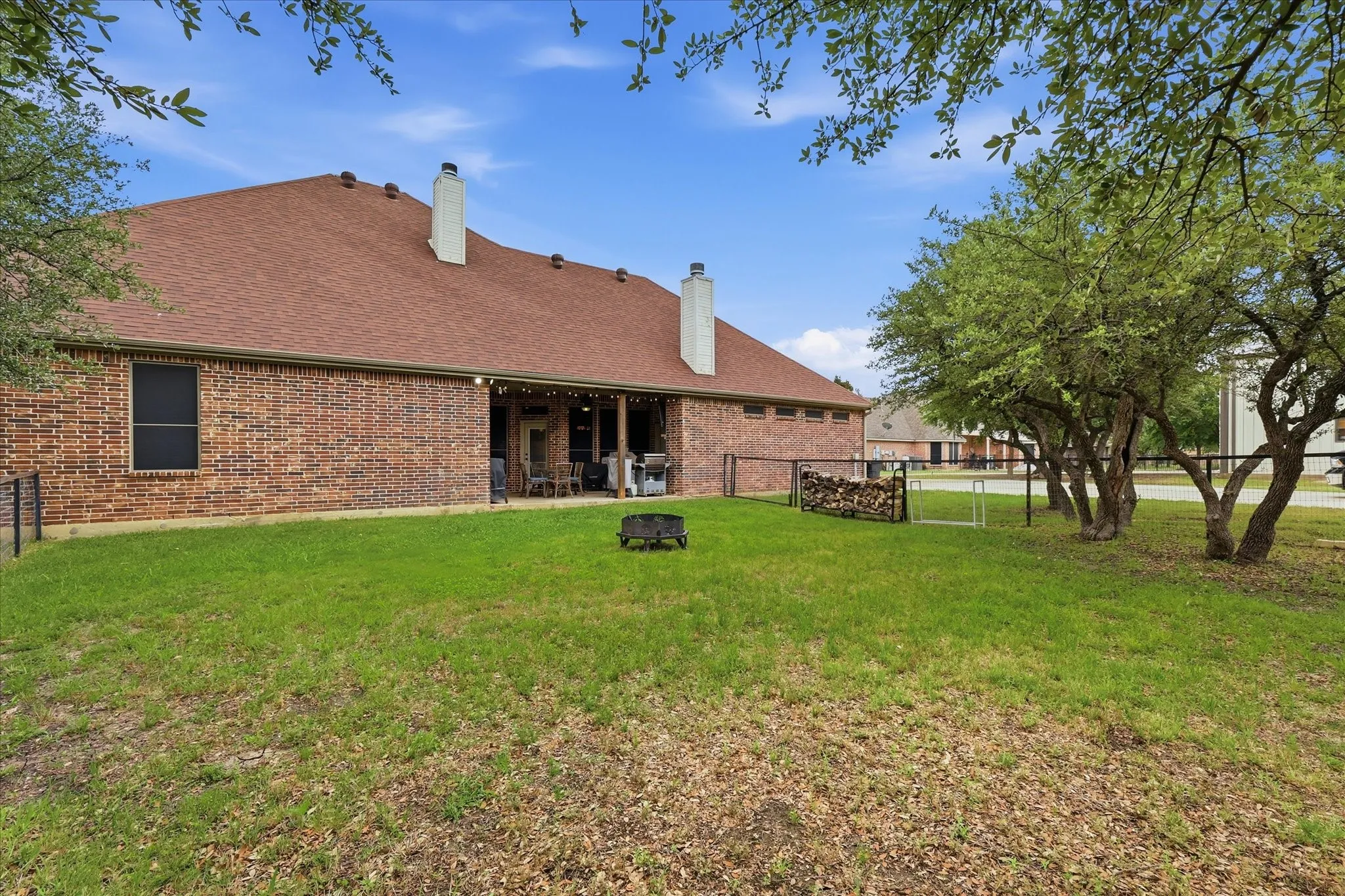 Single Family Residence For Sale in Parker County , 150 Blacktail Lane, Azle, Texas 76020, 4 Bedroom, 3 Bathroom, 6 Garage spaces, 3,089 Sqft, built in 2005, mls#21384039, Real Estate Agent in Azle, Homes For Sale in Parker county, Homes For Sale in Azle, Realtor in Azle Texas, Real Estate Brokerage Independent Realty Texas, Luminita Cordes Realtor