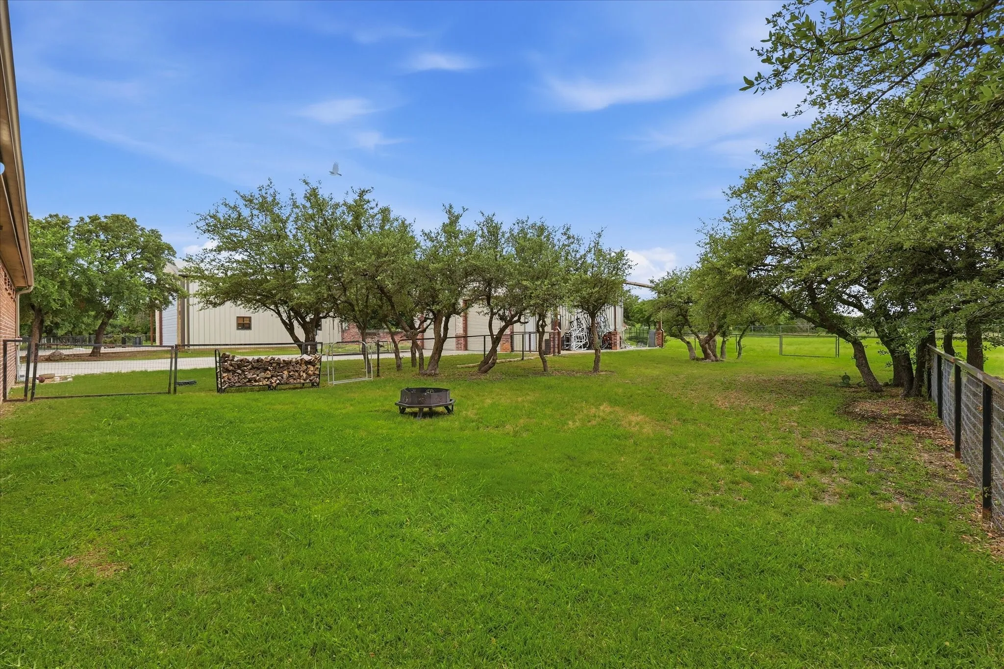 Single Family Residence For Sale in Parker County , 150 Blacktail Lane, Azle, Texas 76020, 4 Bedroom, 3 Bathroom, 6 Garage spaces, 3,089 Sqft, built in 2005, mls#21384039, Real Estate Agent in Azle, Homes For Sale in Parker county, Homes For Sale in Azle, Realtor in Azle Texas, Real Estate Brokerage Independent Realty Texas, Luminita Cordes Realtor