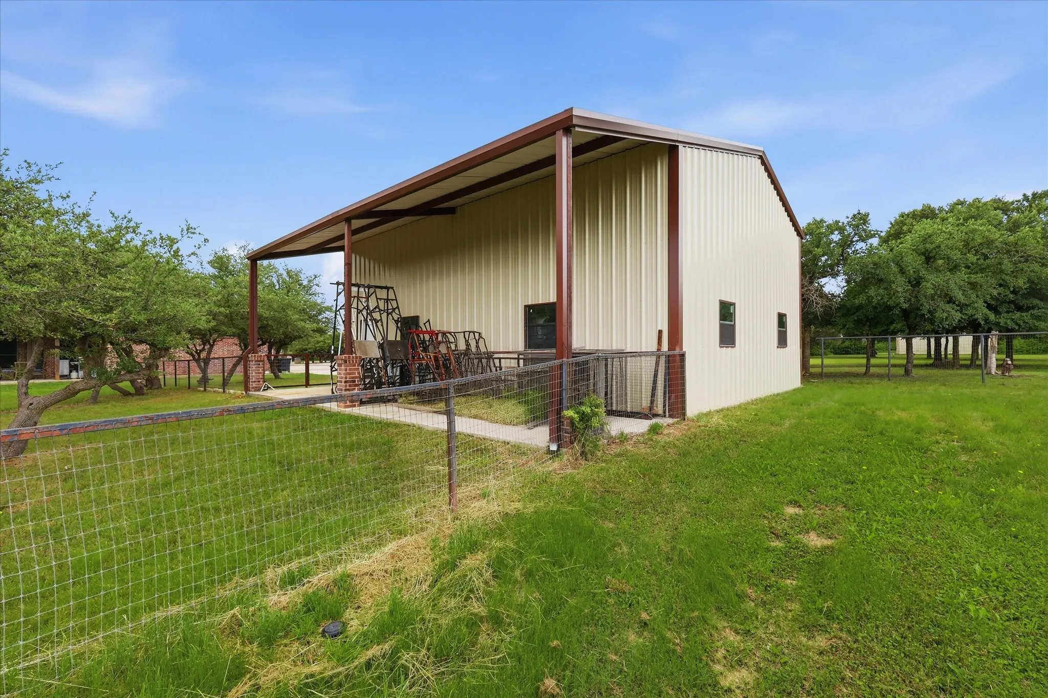 Single Family Residence For Sale in Parker County , 150 Blacktail Lane, Azle, Texas 76020, 4 Bedroom, 3 Bathroom, 6 Garage spaces, 3,089 Sqft, built in 2005, mls#21384039, Real Estate Agent in Azle, Homes For Sale in Parker county, Homes For Sale in Azle, Realtor in Azle Texas, Real Estate Brokerage Independent Realty Texas, Luminita Cordes Realtor
