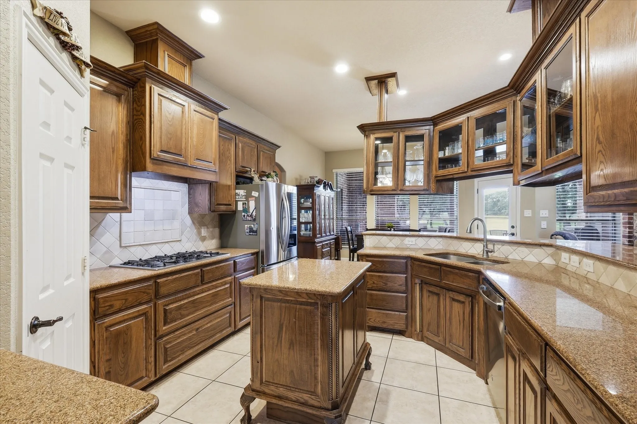 Single Family Residence For Sale in Parker County , 150 Blacktail Lane, Azle, Texas 76020, 4 Bedroom, 3 Bathroom, 6 Garage spaces, 3,089 Sqft, built in 2005, mls#21384039, Real Estate Agent in Azle, Homes For Sale in Parker county, Homes For Sale in Azle, Realtor in Azle Texas, Real Estate Brokerage Independent Realty Texas, Luminita Cordes Realtor