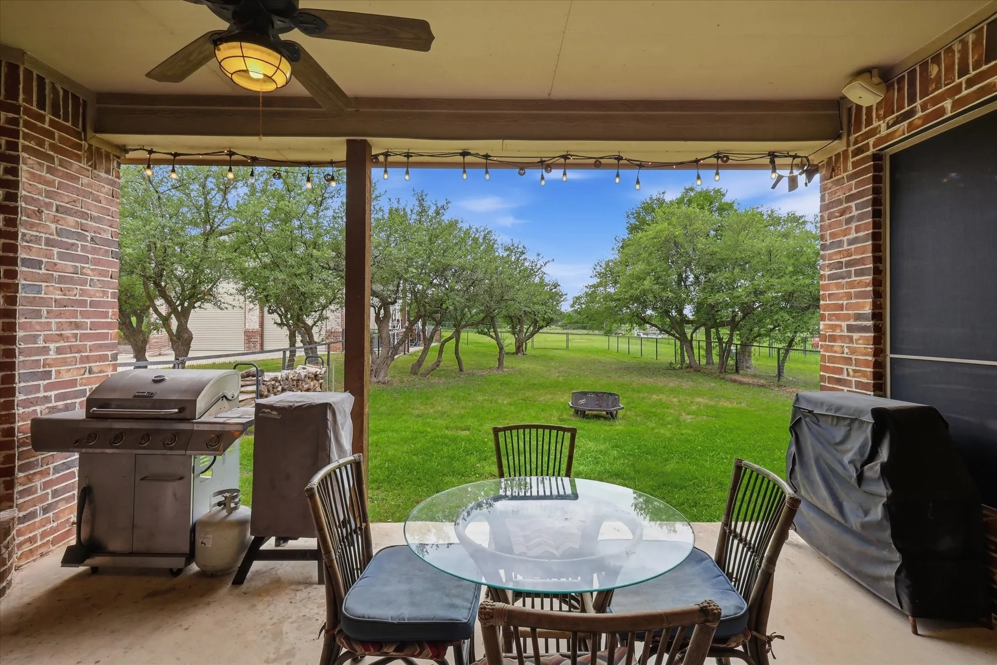 Single Family Residence For Sale in Parker County , 150 Blacktail Lane, Azle, Texas 76020, 4 Bedroom, 3 Bathroom, 6 Garage spaces, 3,089 Sqft, built in 2005, mls#21384039, Real Estate Agent in Azle, Homes For Sale in Parker county, Homes For Sale in Azle, Realtor in Azle Texas, Real Estate Brokerage Independent Realty Texas, Luminita Cordes Realtor