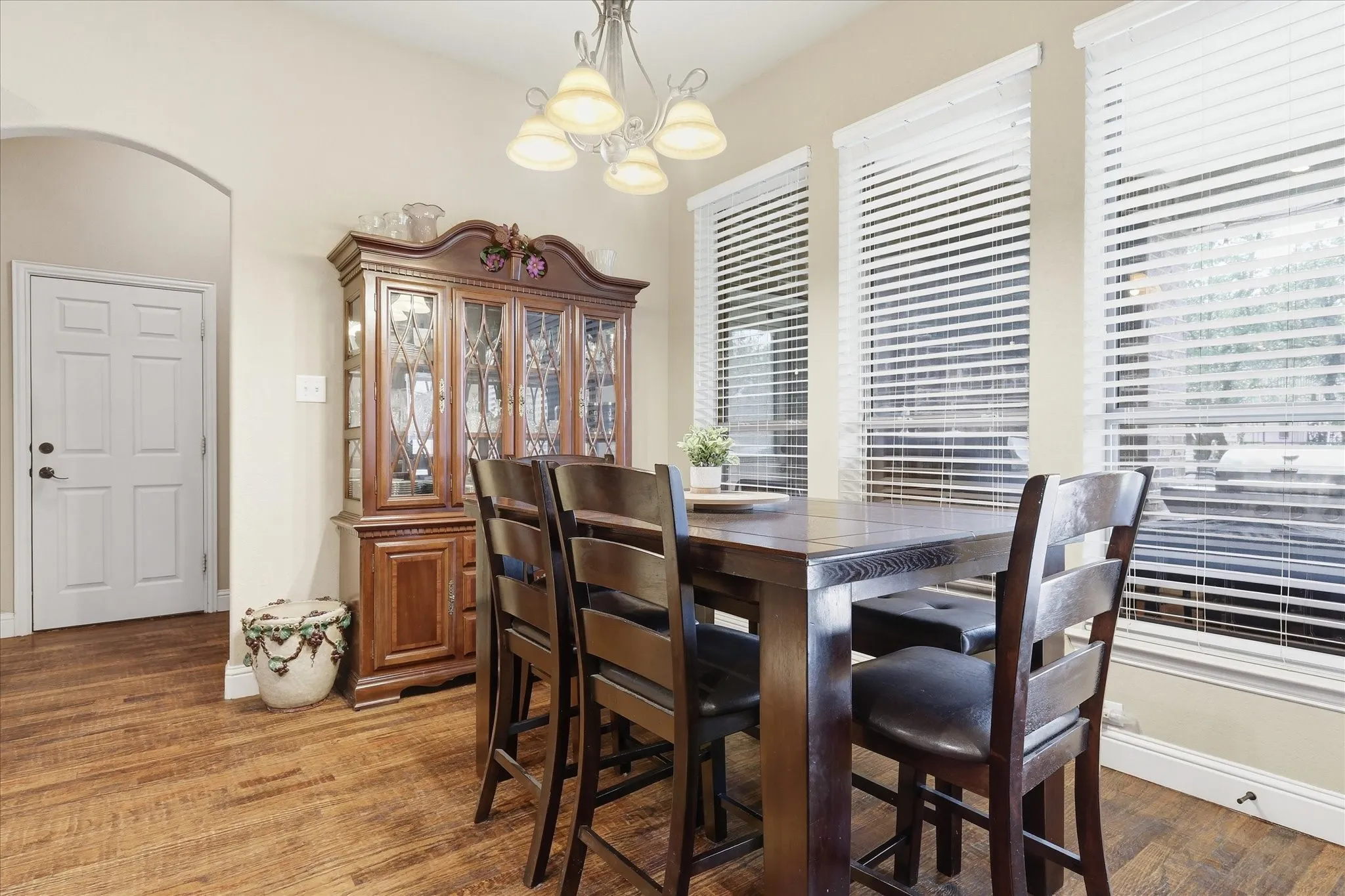 Single Family Residence For Sale in Parker County , 150 Blacktail Lane, Azle, Texas 76020, 4 Bedroom, 3 Bathroom, 6 Garage spaces, 3,089 Sqft, built in 2005, mls#21384039, Real Estate Agent in Azle, Homes For Sale in Parker county, Homes For Sale in Azle, Realtor in Azle Texas, Real Estate Brokerage Independent Realty Texas, Luminita Cordes Realtor