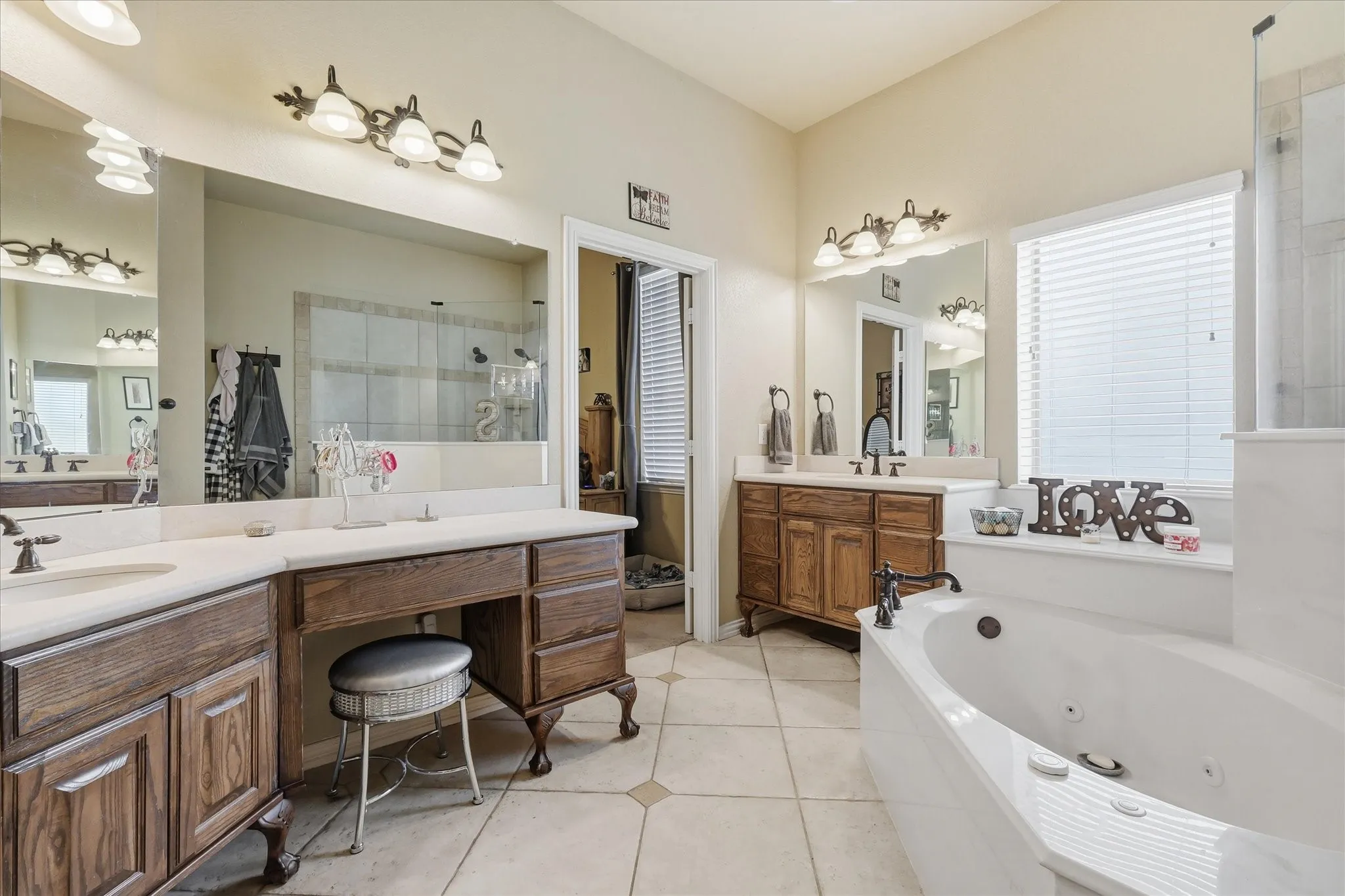 Single Family Residence For Sale in Parker County , 150 Blacktail Lane, Azle, Texas 76020, 4 Bedroom, 3 Bathroom, 6 Garage spaces, 3,089 Sqft, built in 2005, mls#21384039, Real Estate Agent in Azle, Homes For Sale in Parker county, Homes For Sale in Azle, Realtor in Azle Texas, Real Estate Brokerage Independent Realty Texas, Luminita Cordes Realtor