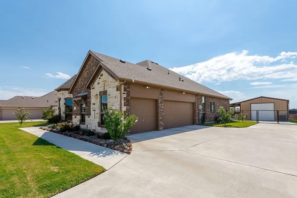 Shows 3 car garage access