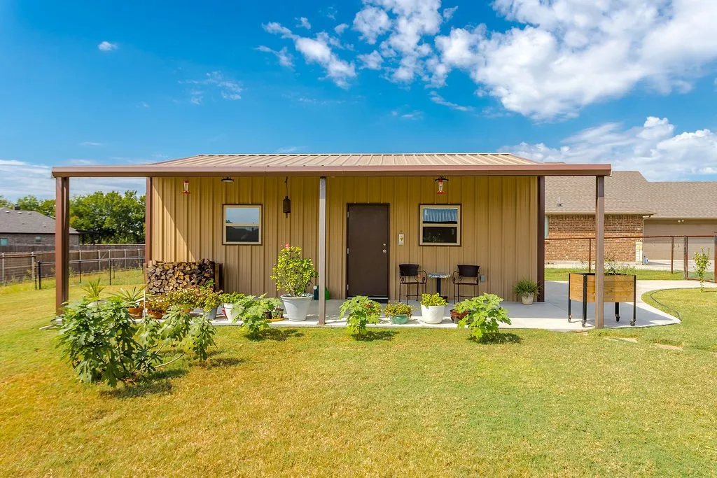 300 foot coverd porch