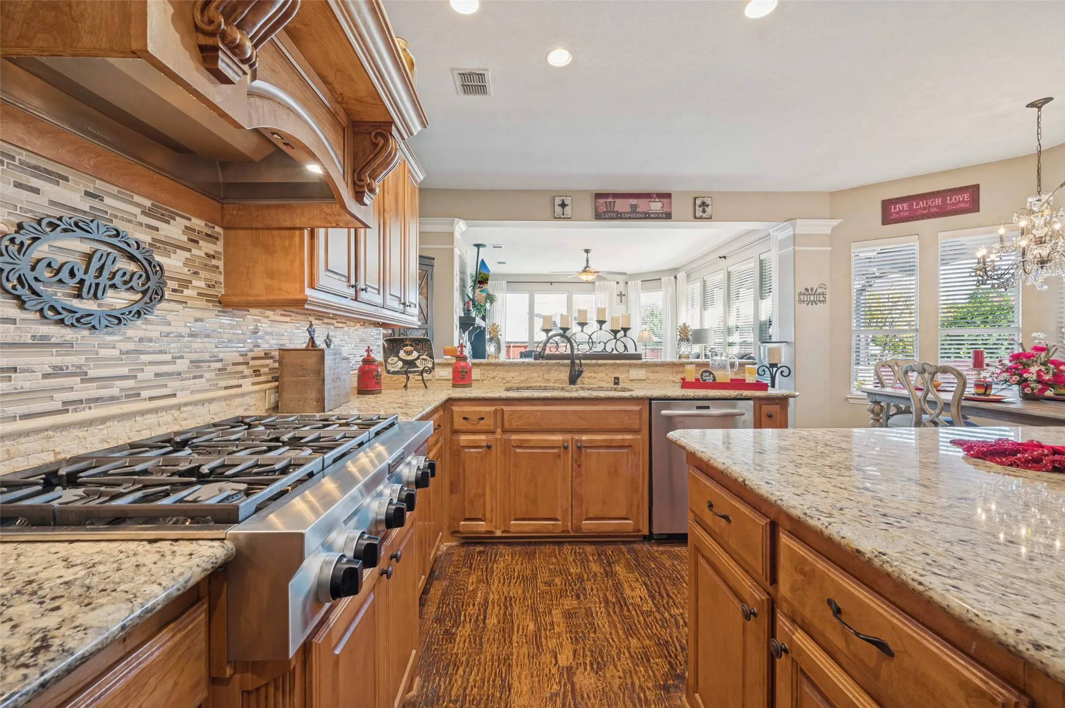 Single Family Residence For Sale in Collin County , 821 Echo Drive, Prosper, Texas 75078, 4 Bedroom, 5 Bathroom, 3 Garage spaces, 4,079 Sqft, built in 2006, mls#21393182, Real Estate Agent in Prosper, Homes For Sale in Collin county, Homes For Sale in Prosper, Realtor in Prosper Texas, Real Estate Brokerage Independent Realty Texas, Luminita Cordes Realtor