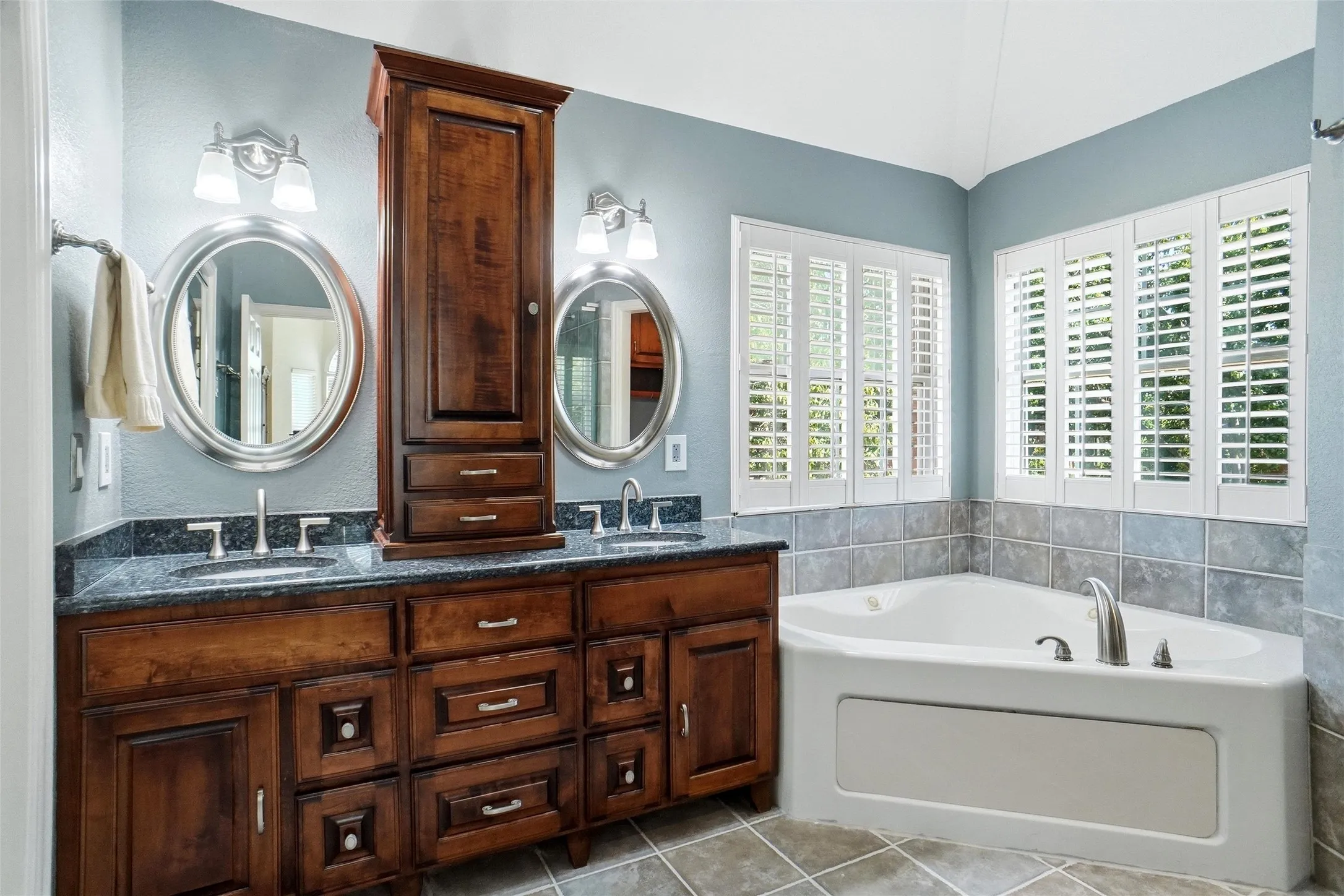 Single Family Residence For Sale in Dallas County , 852 Aberdeen Court, Coppell, Texas 75019, 4 Bedroom, 3 Bathroom, 2 Garage spaces, 2,228 Sqft, built in 1990, mls#21394001, Real Estate Agent in Coppell, Homes For Sale in Dallas county, Homes For Sale in Coppell, Realtor in Coppell Texas, Real Estate Brokerage Independent Realty Texas, Luminita Cordes Realtor