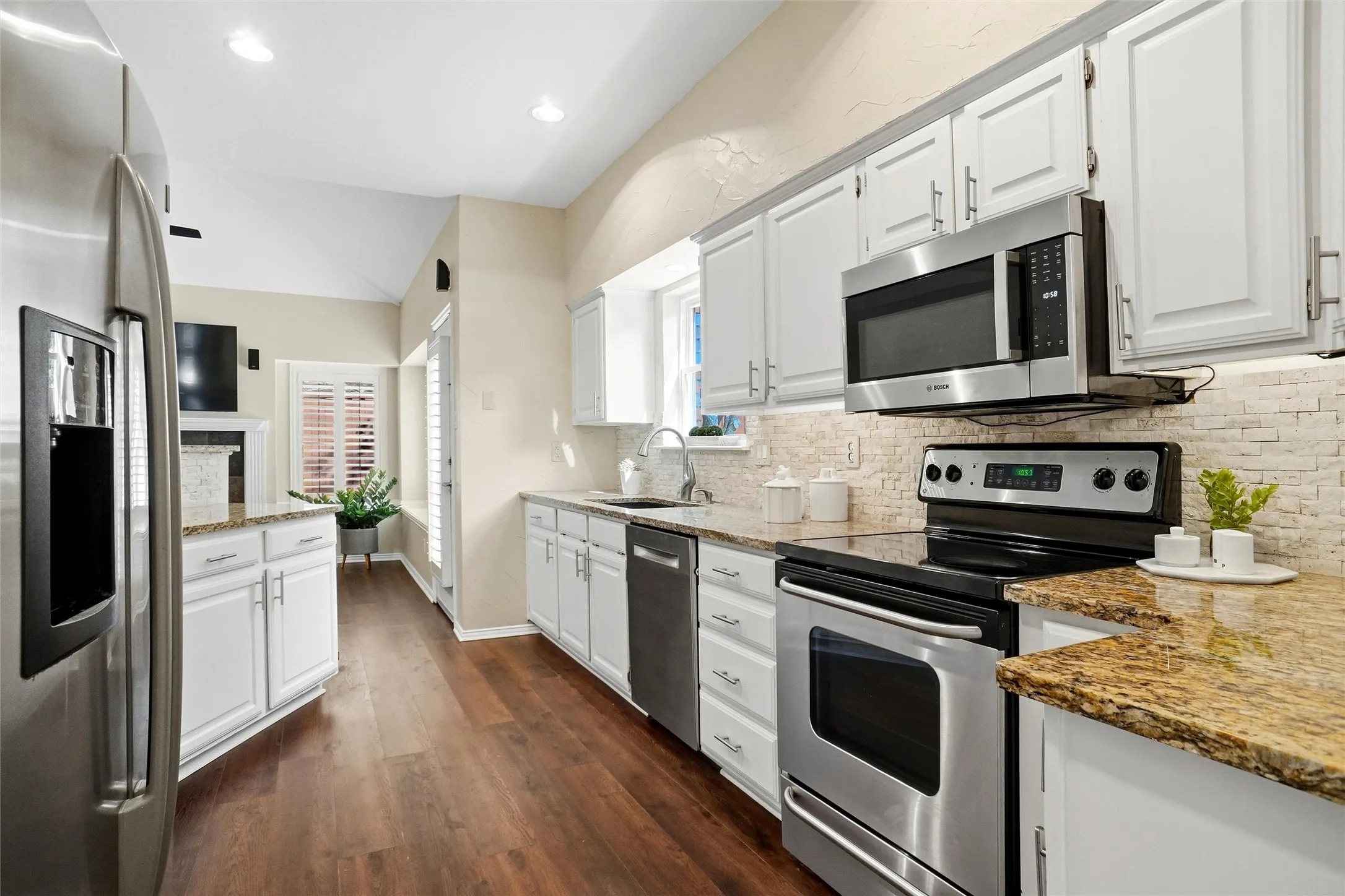 Single Family Residence For Sale in Dallas County , 852 Aberdeen Court, Coppell, Texas 75019, 4 Bedroom, 3 Bathroom, 2 Garage spaces, 2,228 Sqft, built in 1990, mls#21394001, Real Estate Agent in Coppell, Homes For Sale in Dallas county, Homes For Sale in Coppell, Realtor in Coppell Texas, Real Estate Brokerage Independent Realty Texas, Luminita Cordes Realtor