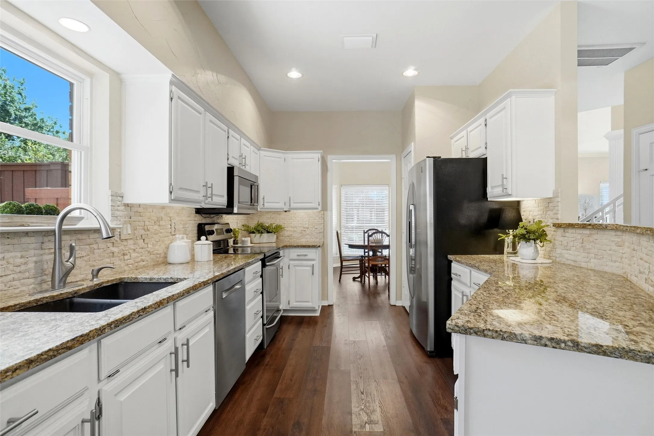 Single Family Residence For Sale in Dallas County , 852 Aberdeen Court, Coppell, Texas 75019, 4 Bedroom, 3 Bathroom, 2 Garage spaces, 2,228 Sqft, built in 1990, mls#21394001, Real Estate Agent in Coppell, Homes For Sale in Dallas county, Homes For Sale in Coppell, Realtor in Coppell Texas, Real Estate Brokerage Independent Realty Texas, Luminita Cordes Realtor