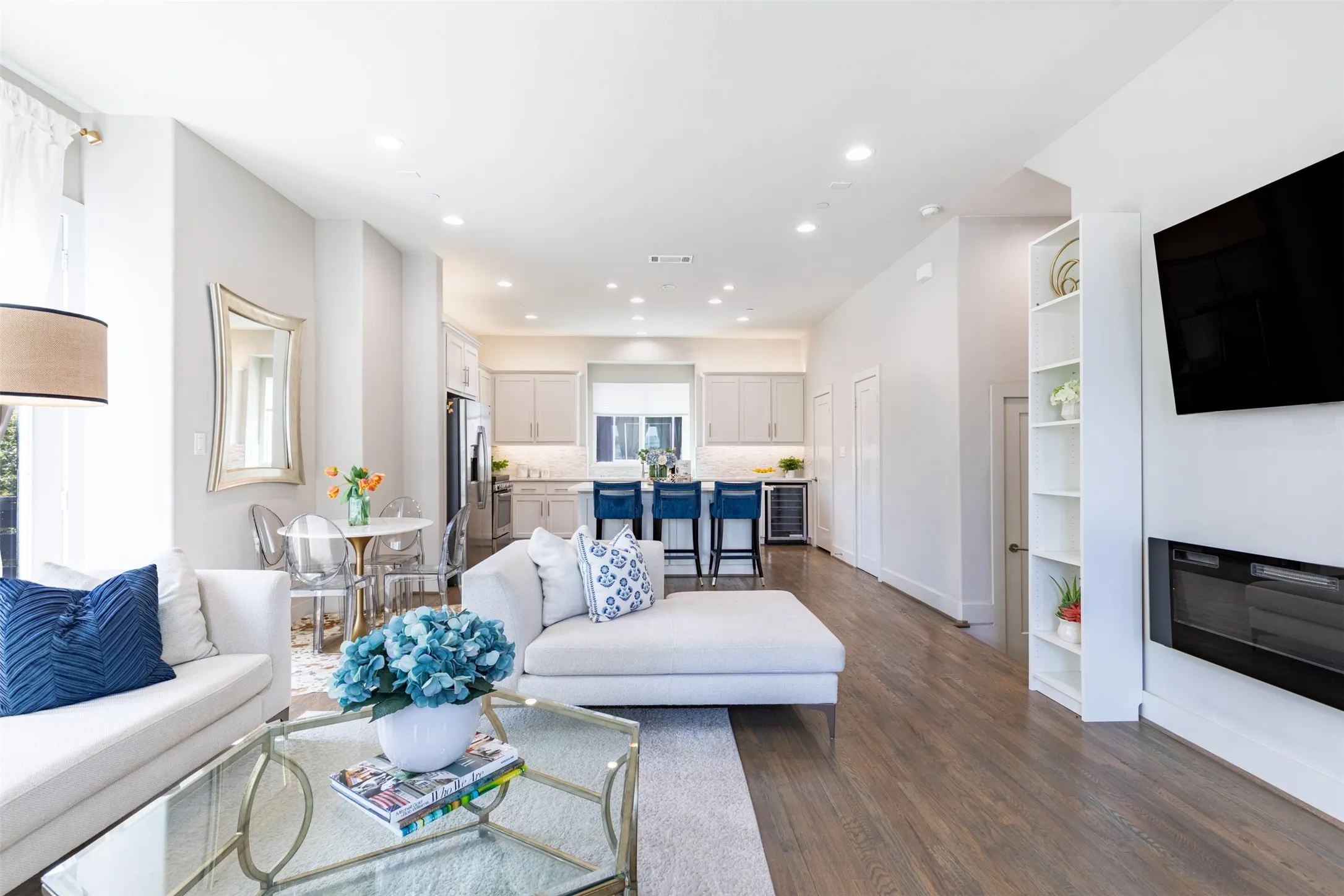 Condominium For Sale in Dallas County , 4914 Live Oak Street 10, Dallas, Texas 75206, 2 Bedroom, 3 Bathroom, 2 Garage spaces, 1,555 Sqft, built in 2018, mls#21392375, Real Estate Agent in Dallas, Homes For Sale in Dallas county, Homes For Sale in Dallas, Realtor in Dallas Texas, Real Estate Brokerage Independent Realty Texas, Luminita Cordes Realtor