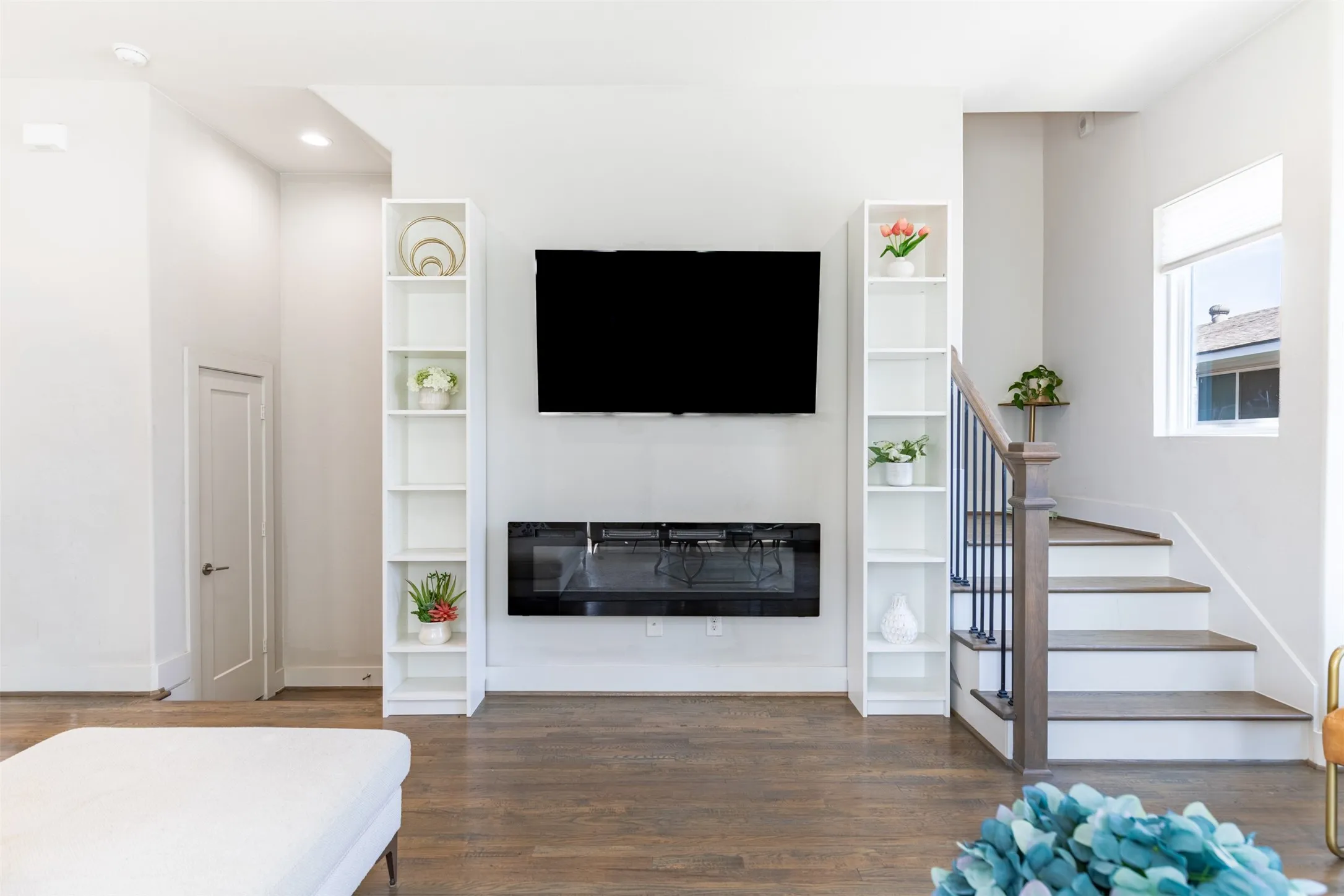 Condominium For Sale in Dallas County , 4914 Live Oak Street 10, Dallas, Texas 75206, 2 Bedroom, 3 Bathroom, 2 Garage spaces, 1,555 Sqft, built in 2018, mls#21392375, Real Estate Agent in Dallas, Homes For Sale in Dallas county, Homes For Sale in Dallas, Realtor in Dallas Texas, Real Estate Brokerage Independent Realty Texas, Luminita Cordes Realtor