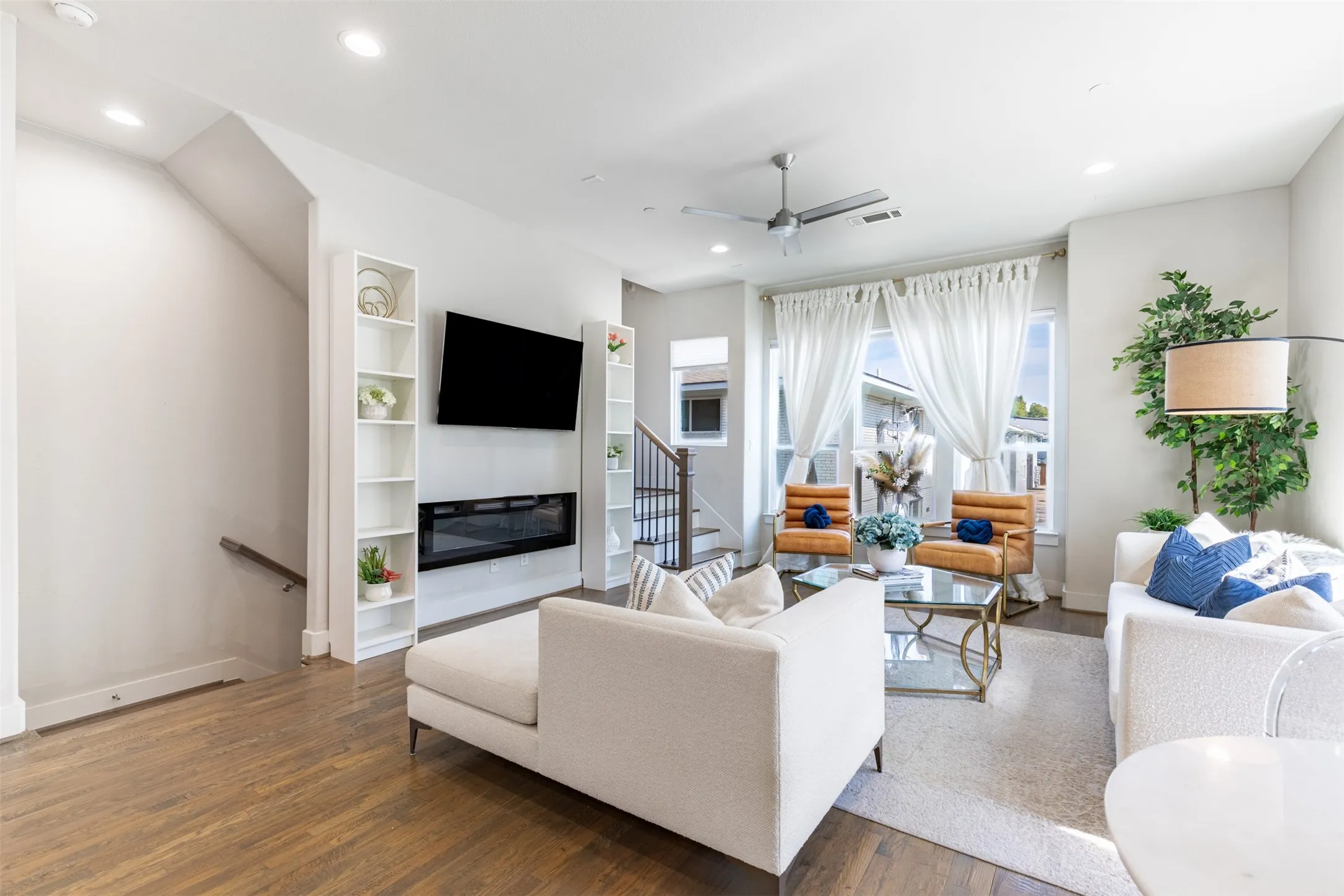 Condominium For Sale in Dallas County , 4914 Live Oak Street 10, Dallas, Texas 75206, 2 Bedroom, 3 Bathroom, 2 Garage spaces, 1,555 Sqft, built in 2018, mls#21392375, Real Estate Agent in Dallas, Homes For Sale in Dallas county, Homes For Sale in Dallas, Realtor in Dallas Texas, Real Estate Brokerage Independent Realty Texas, Luminita Cordes Realtor