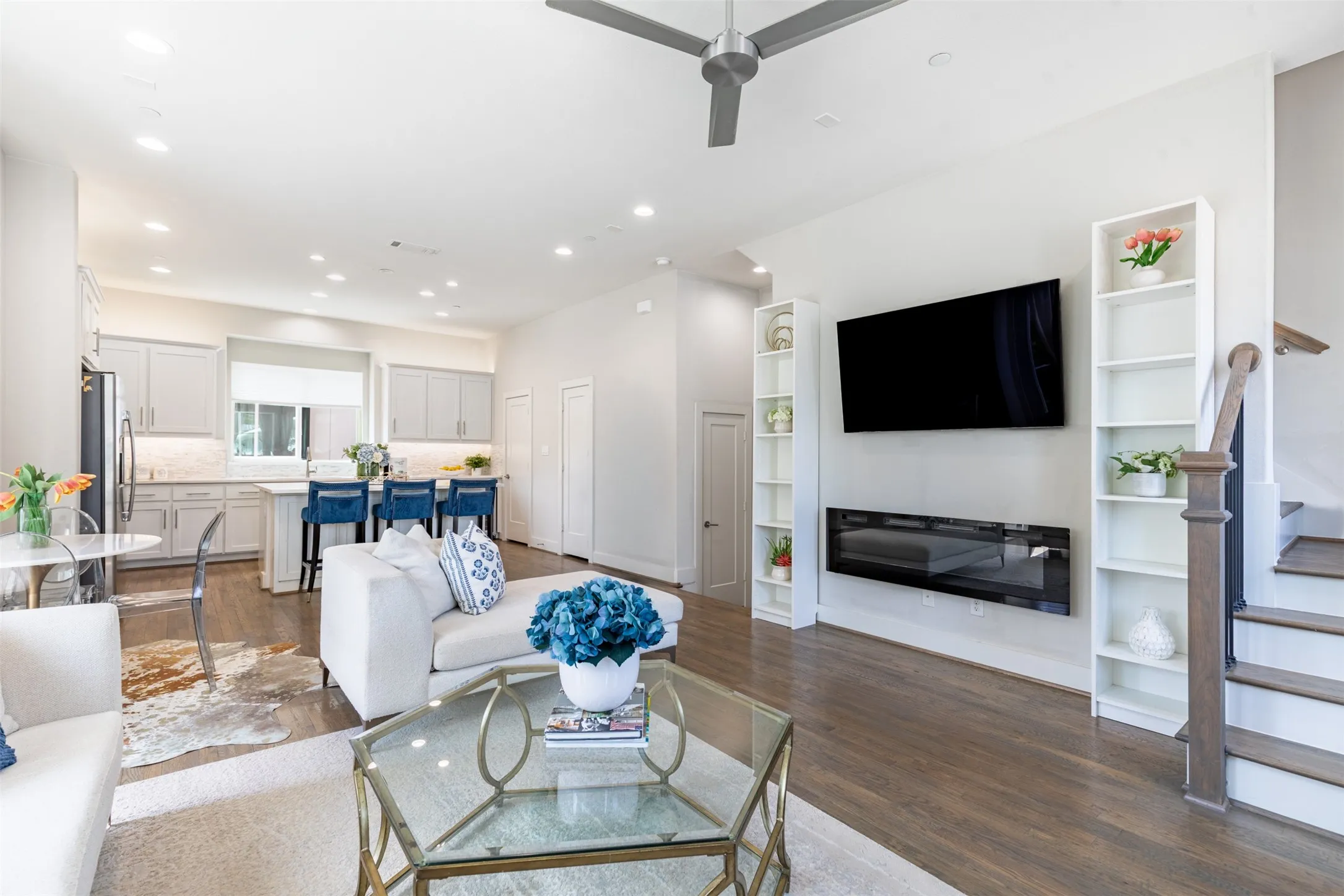 Condominium For Sale in Dallas County , 4914 Live Oak Street 10, Dallas, Texas 75206, 2 Bedroom, 3 Bathroom, 2 Garage spaces, 1,555 Sqft, built in 2018, mls#21392375, Real Estate Agent in Dallas, Homes For Sale in Dallas county, Homes For Sale in Dallas, Realtor in Dallas Texas, Real Estate Brokerage Independent Realty Texas, Luminita Cordes Realtor