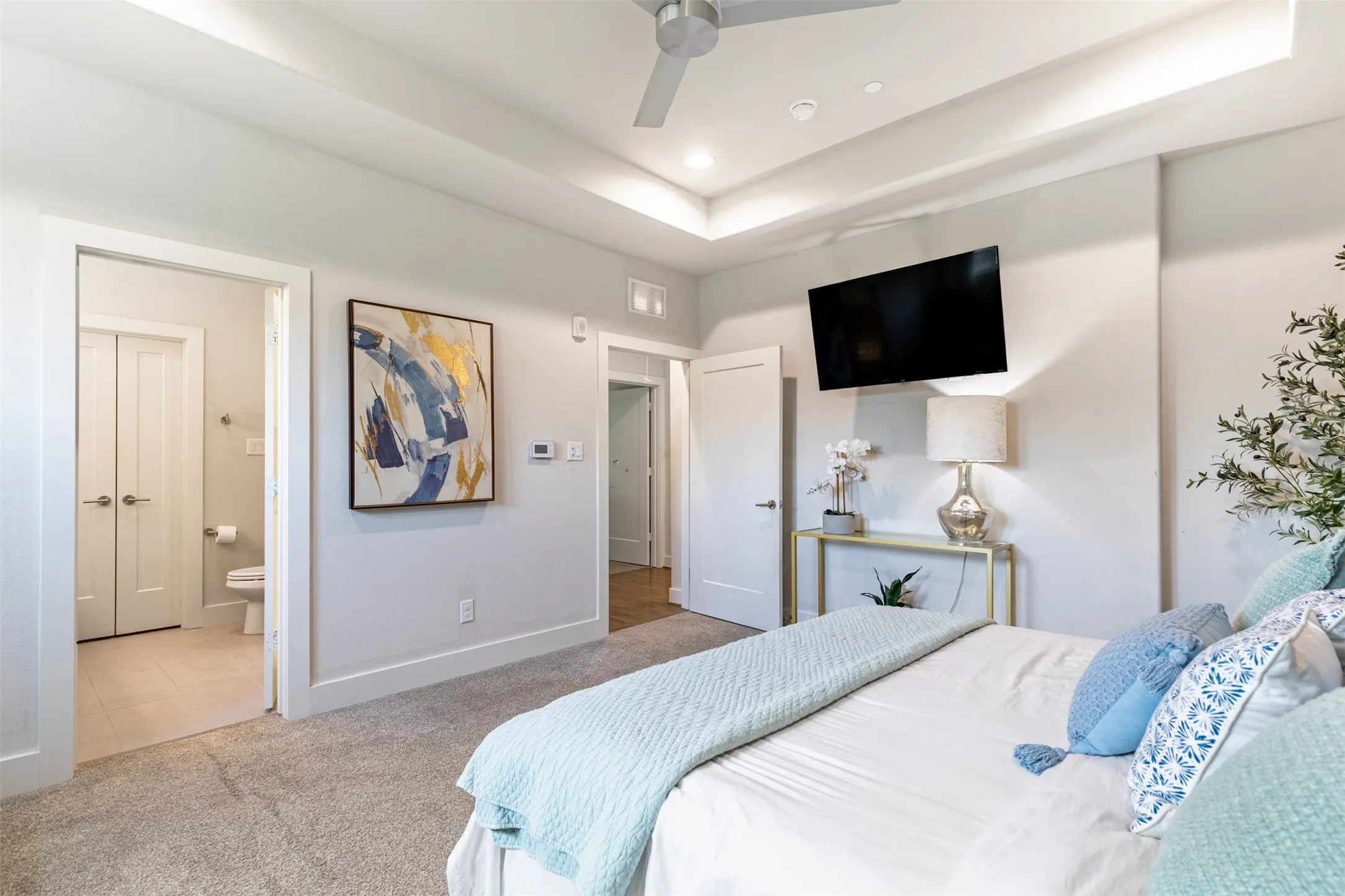 Condominium For Sale in Dallas County , 4914 Live Oak Street 10, Dallas, Texas 75206, 2 Bedroom, 3 Bathroom, 2 Garage spaces, 1,555 Sqft, built in 2018, mls#21392375, Real Estate Agent in Dallas, Homes For Sale in Dallas county, Homes For Sale in Dallas, Realtor in Dallas Texas, Real Estate Brokerage Independent Realty Texas, Luminita Cordes Realtor