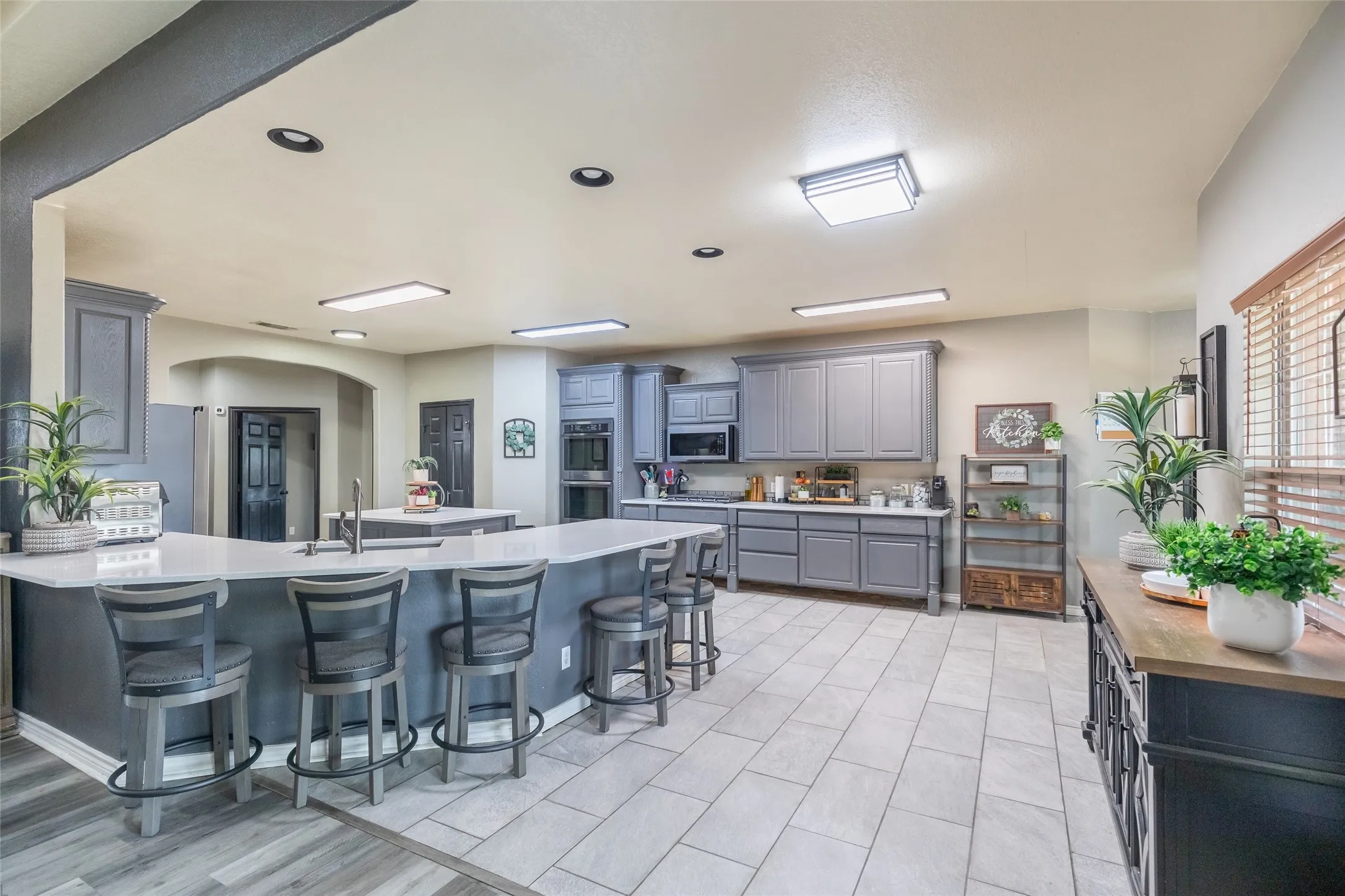 Single Family Residence For Sale in Taylor County , 2010 Westminster Drive, Abilene, Texas 79602, 4 Bedroom, 4 Bathroom, 2 Garage spaces, 3,382 Sqft, built in 2006, mls#21394621, Real Estate Agent in Abilene, Homes For Sale in Taylor county, Homes For Sale in Abilene, Realtor in Abilene Texas, Real Estate Brokerage Independent Realty Texas, Luminita Cordes Realtor